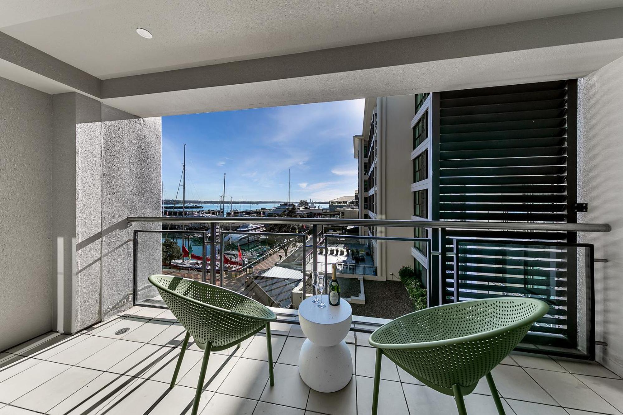 Fabulous With Stunning Ocean Views Apartment Auckland
