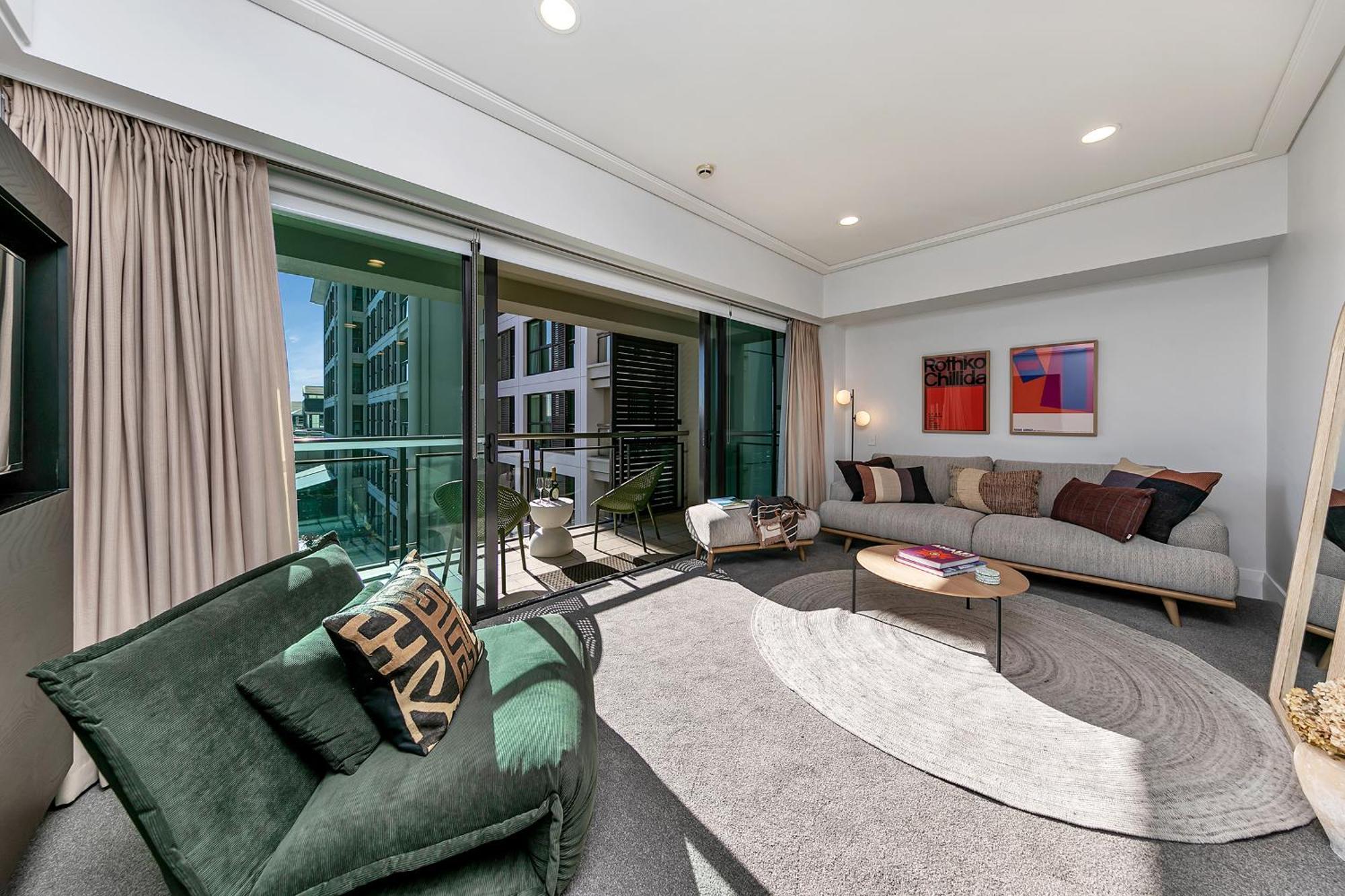 Fabulous With Stunning Ocean Views Auckland