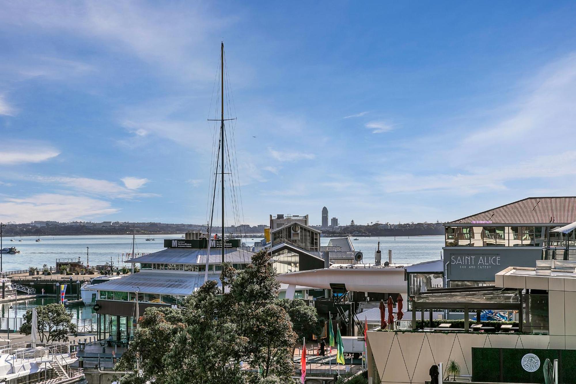 Fabulous With Stunning Ocean Views * Auckland