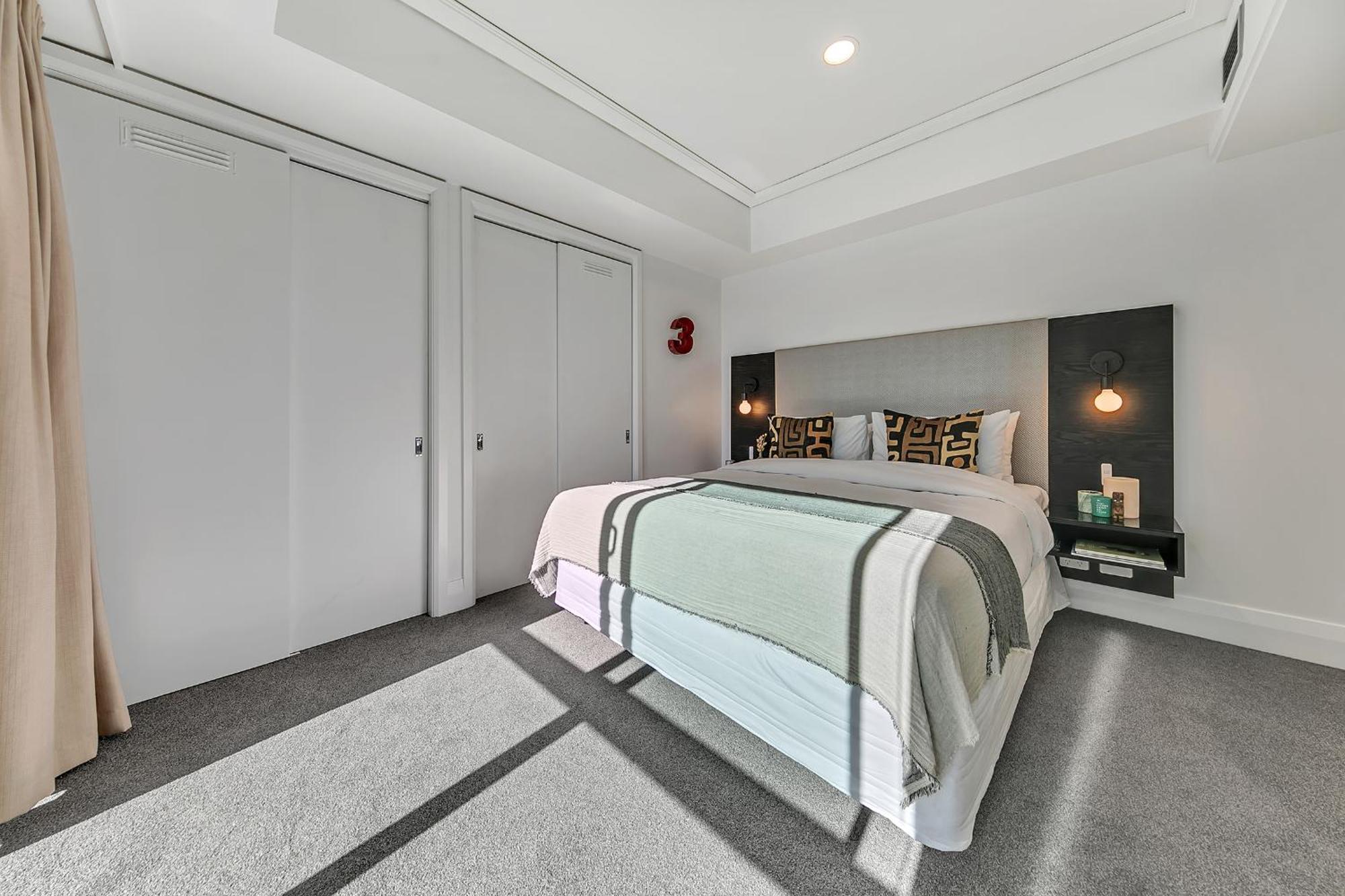 Fabulous With Stunning Ocean Views Auckland