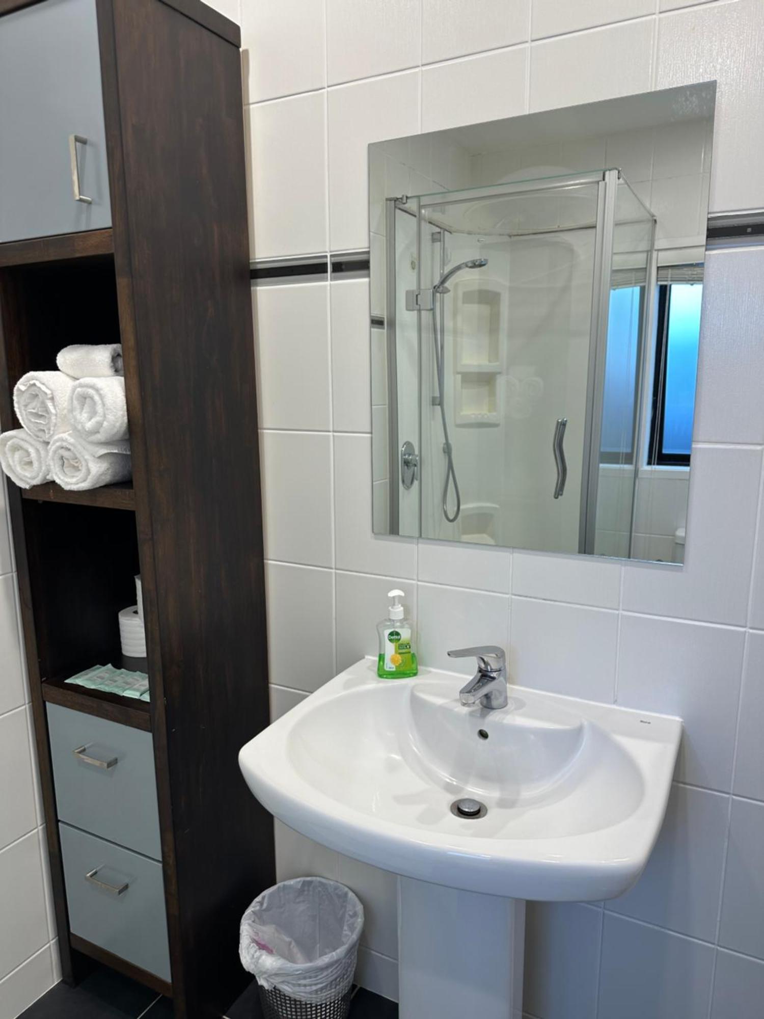 Waterfront Unit Near Airport Apartment *