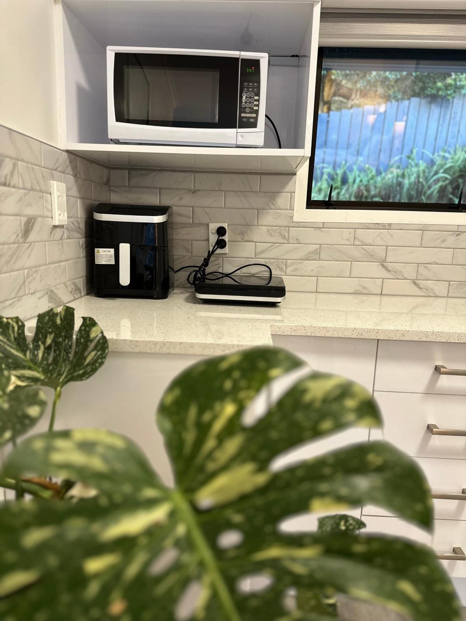 Apartment Waterfront Unit Near Airport