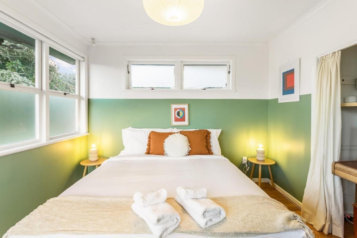 Holiday home Sunny Mid Century Style 3 Bedroom 2 Ba 2 Carparks