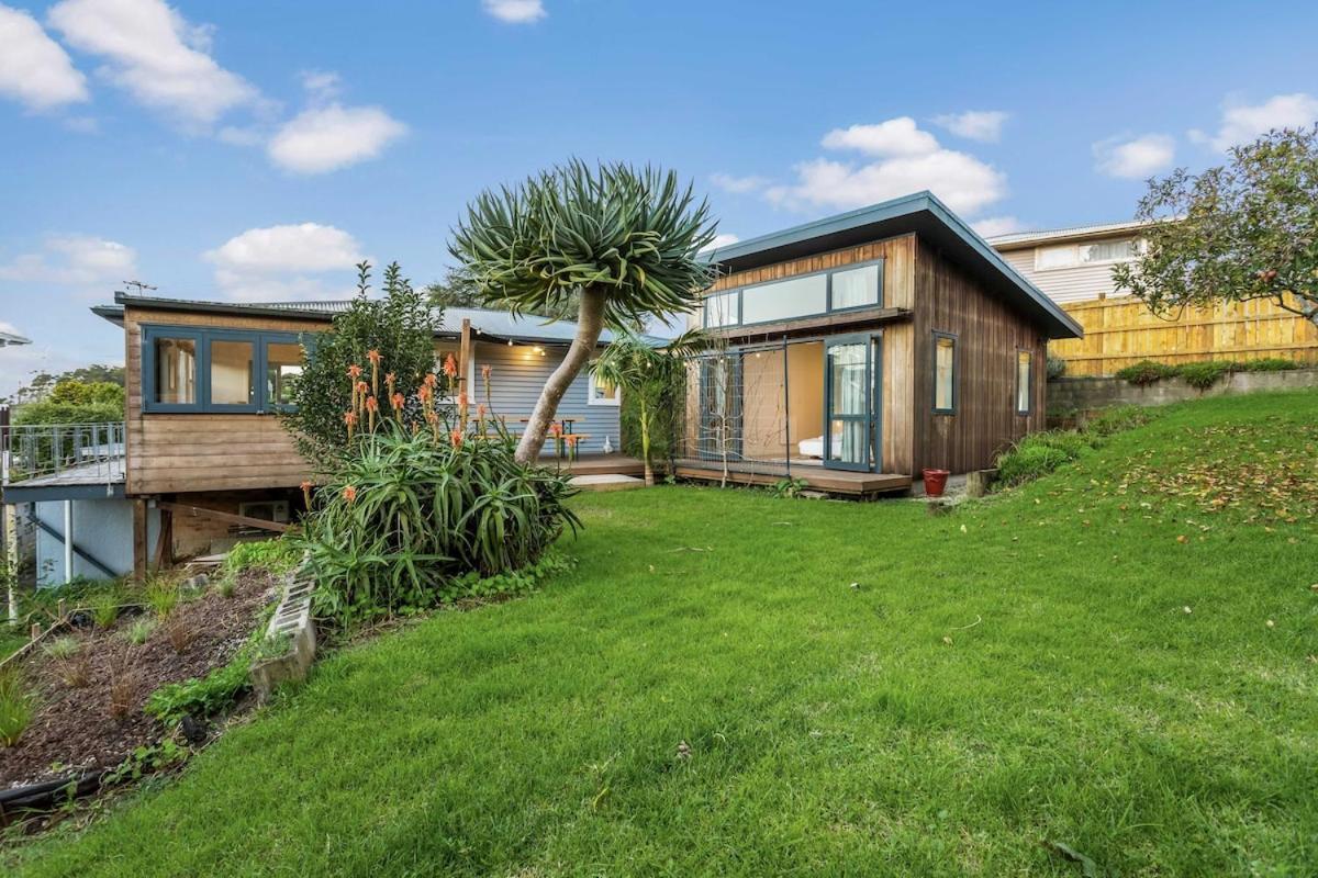 Sunny Mid Century Style 3 Bedroom 2 Ba 2 Carparks Holiday home *