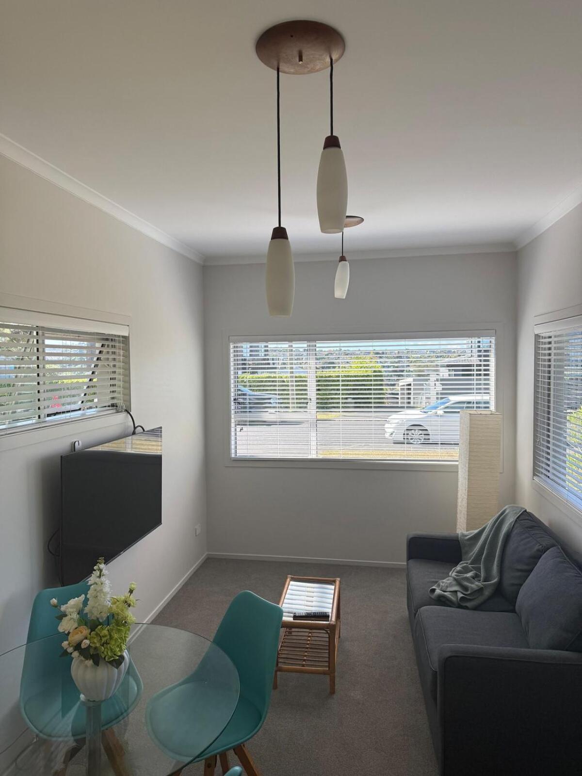 Coastal Comfort, Close To & Eateries