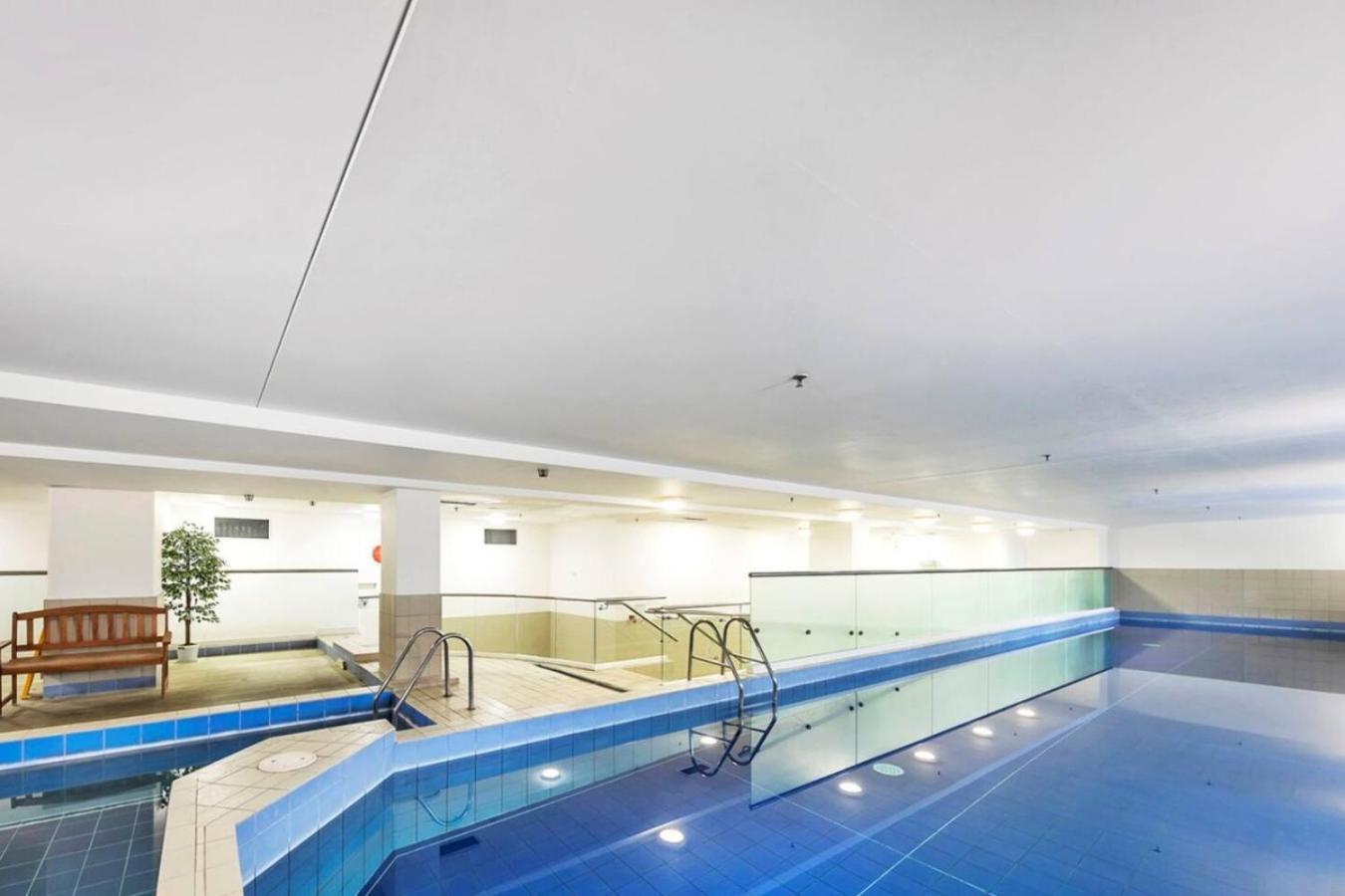 Stunner Harbour Views And Carpark Apartment