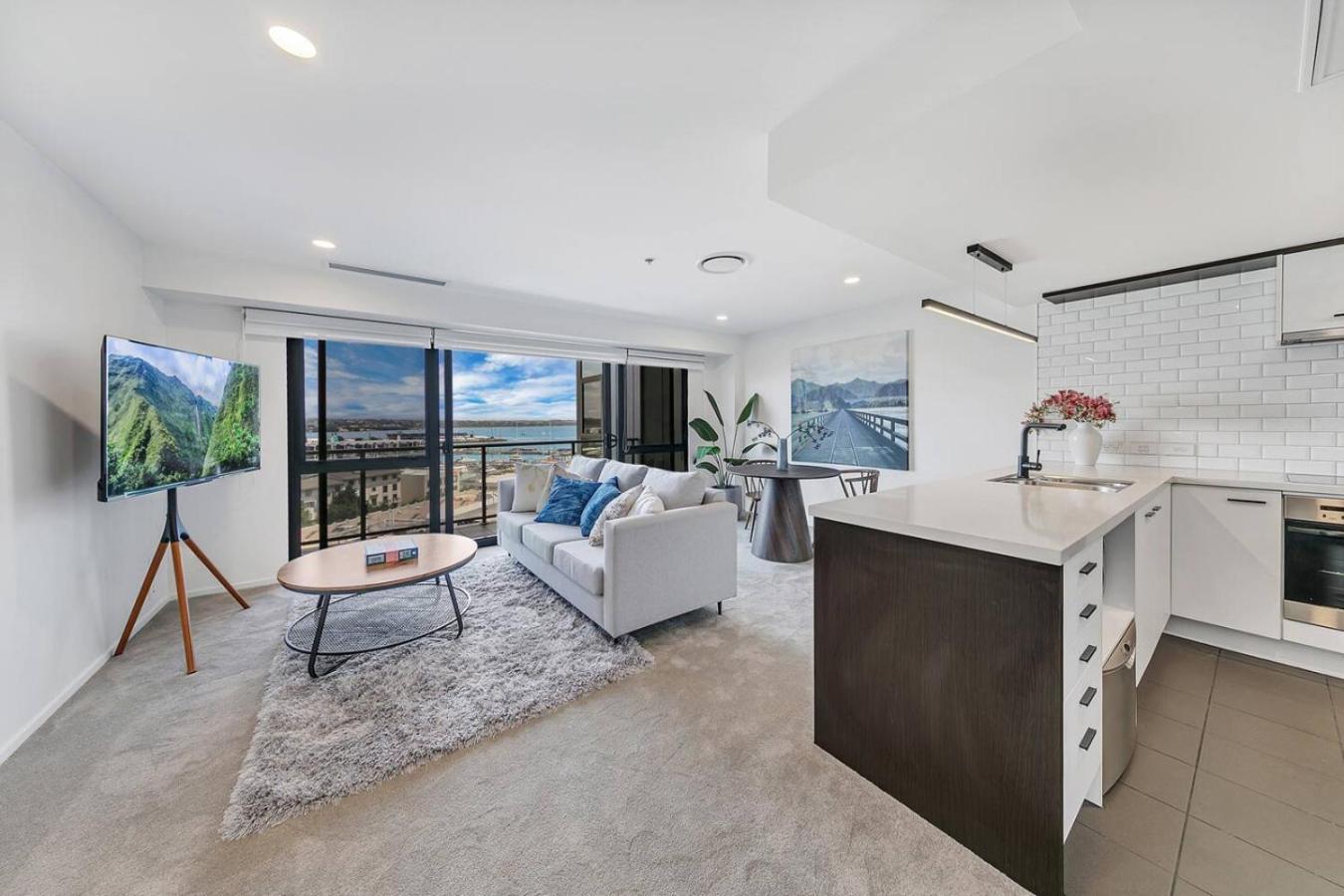 Stunner Harbour Views And Carpark Auckland