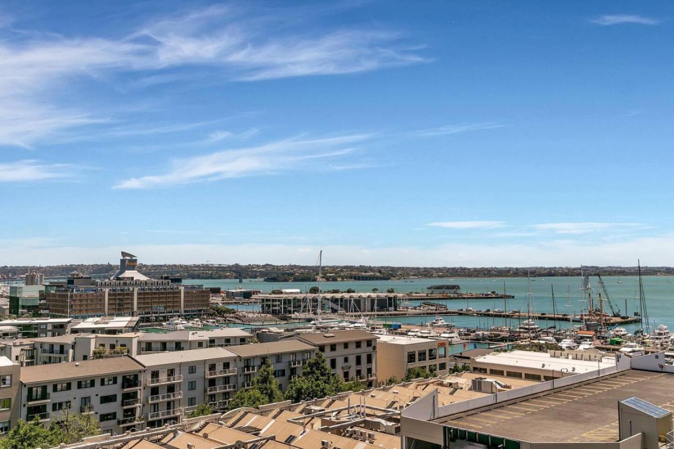 Stunner Harbour Views And Carpark Apartment Auckland