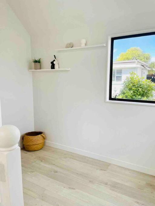 Spacious Mission Bay 100m To The Beach, Seaview, Private Garden, Netflix Villa *