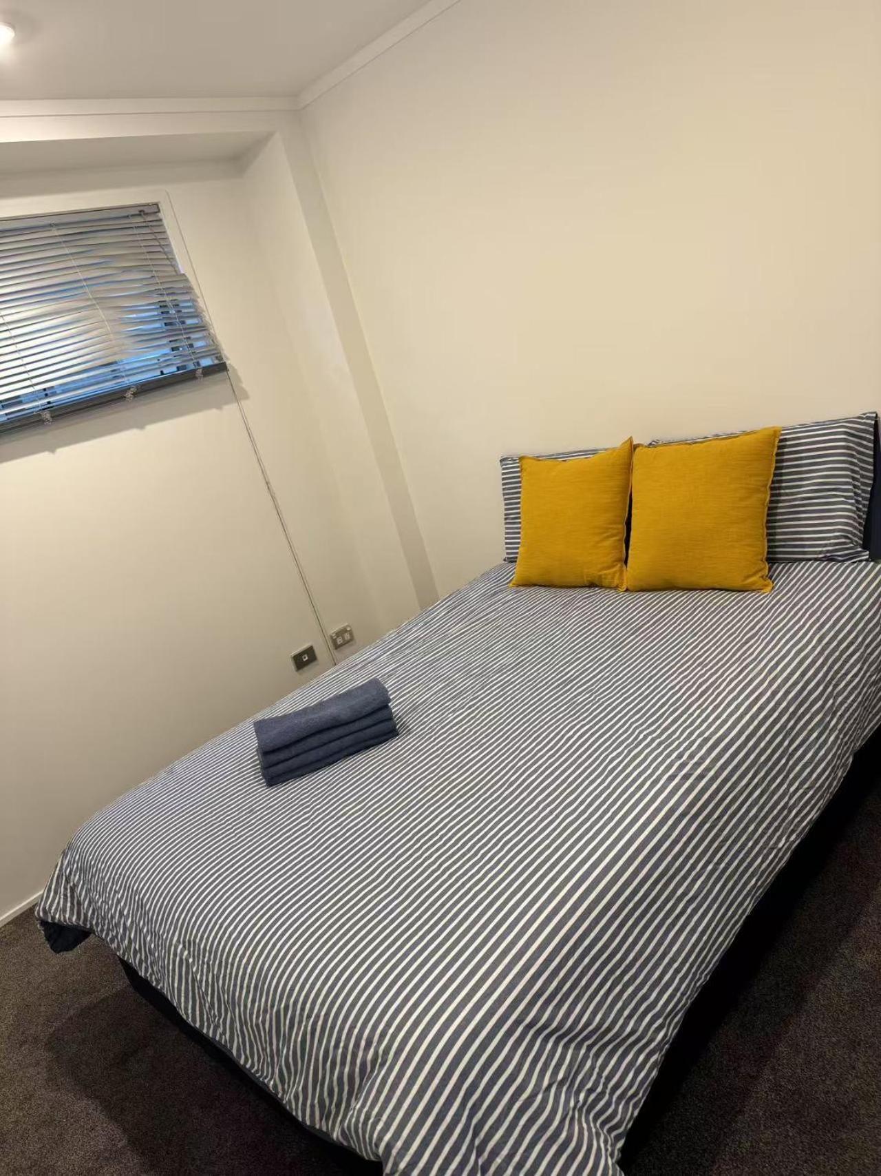 Cbd Spacious 2 Bedrooms 53 Cook Street, Centre
