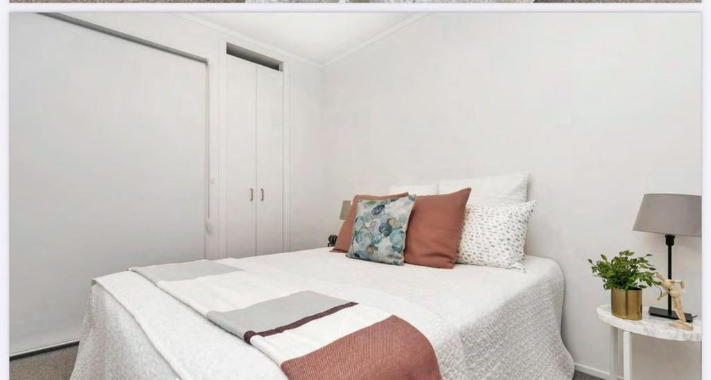 Cbd Spacious 2 Bedrooms *