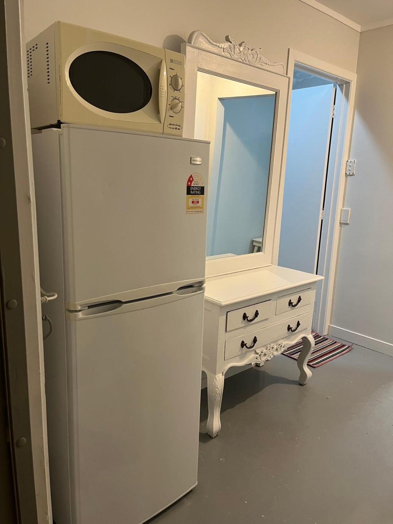 Apartment 3 Single Bed And 2 Double Sofa Beds Serviced Studio, 7 Auckland
