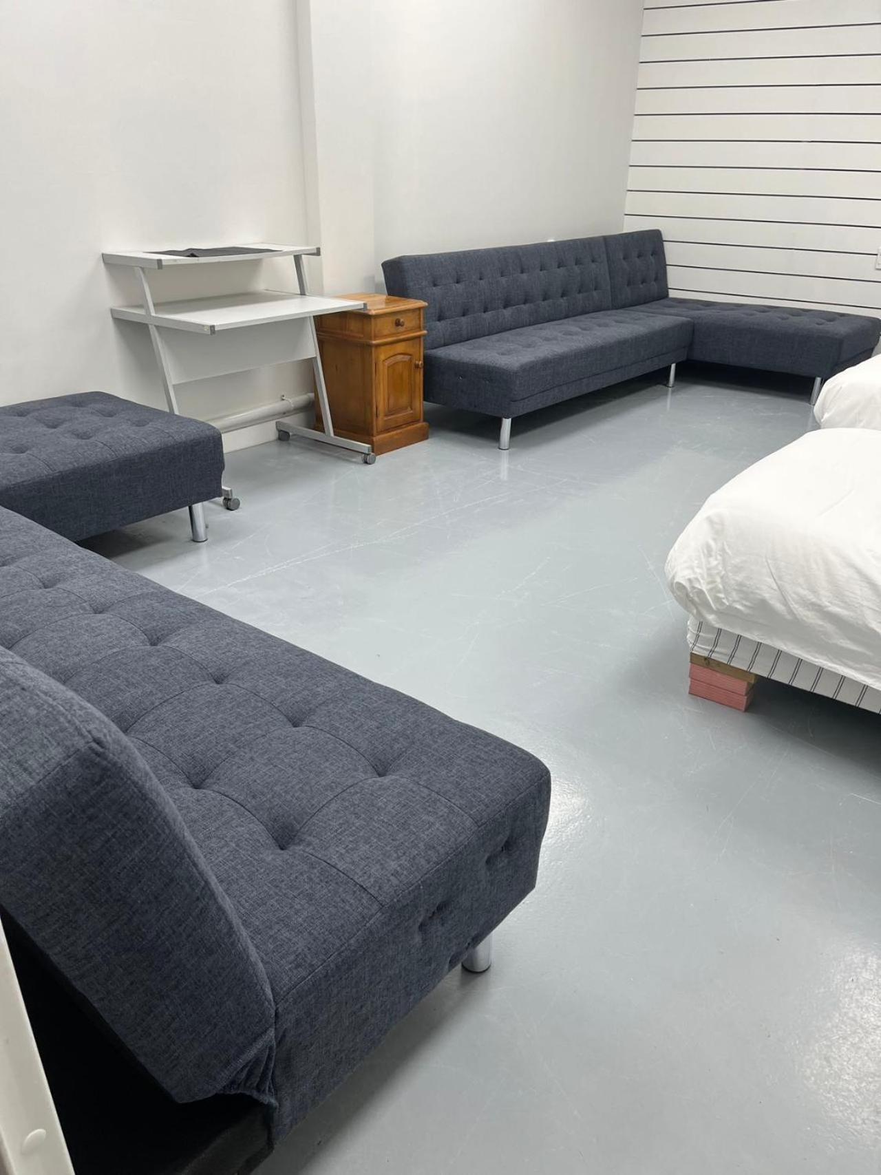 3 Single Bed And 2 Double Sofa Beds Serviced Studio, 7 Auckland