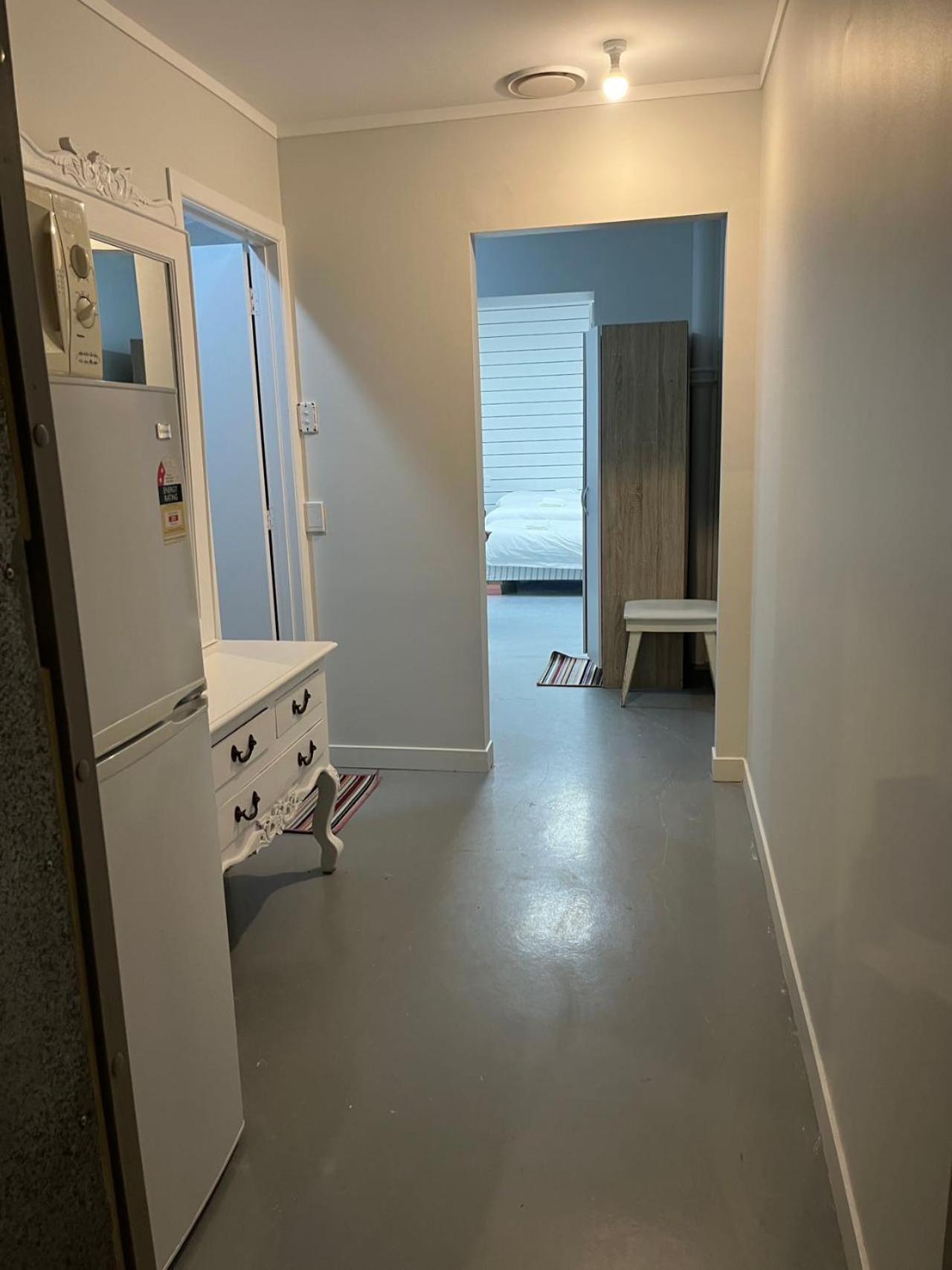 Apartment 3 Single Bed And 2 Double Sofa Beds Serviced Studio, 7