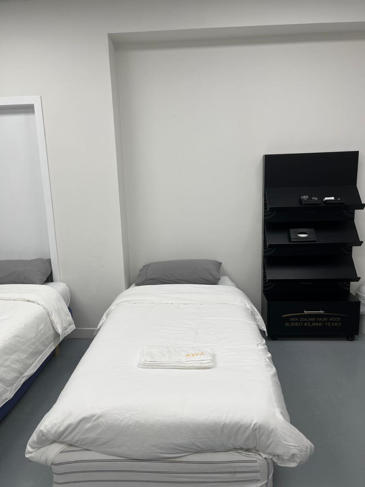 3 Single Bed And 2 Double Sofa Beds Serviced Studio, 7