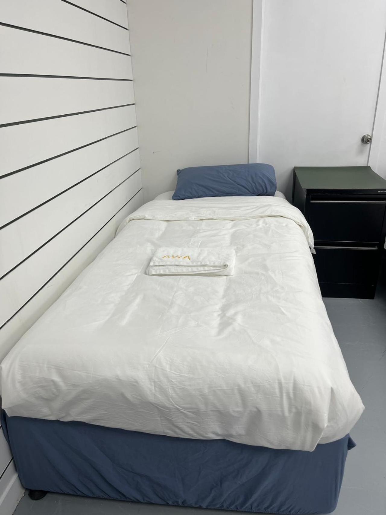 Apartment 3 Single Bed And 2 Double Sofa Beds Serviced Studio, 7 *
