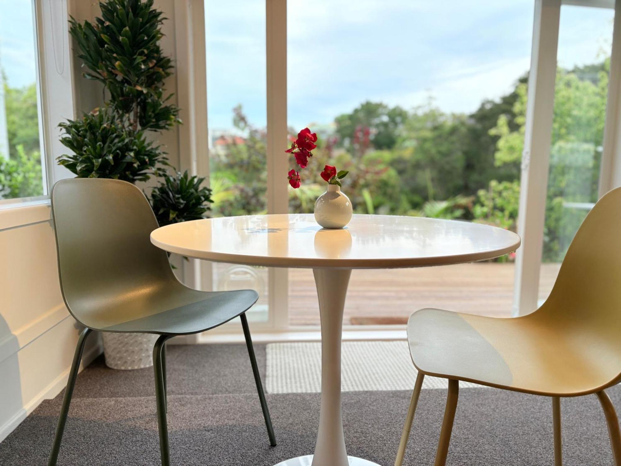 Spacious & Secluded Bush-view In Kohimarama * Auckland