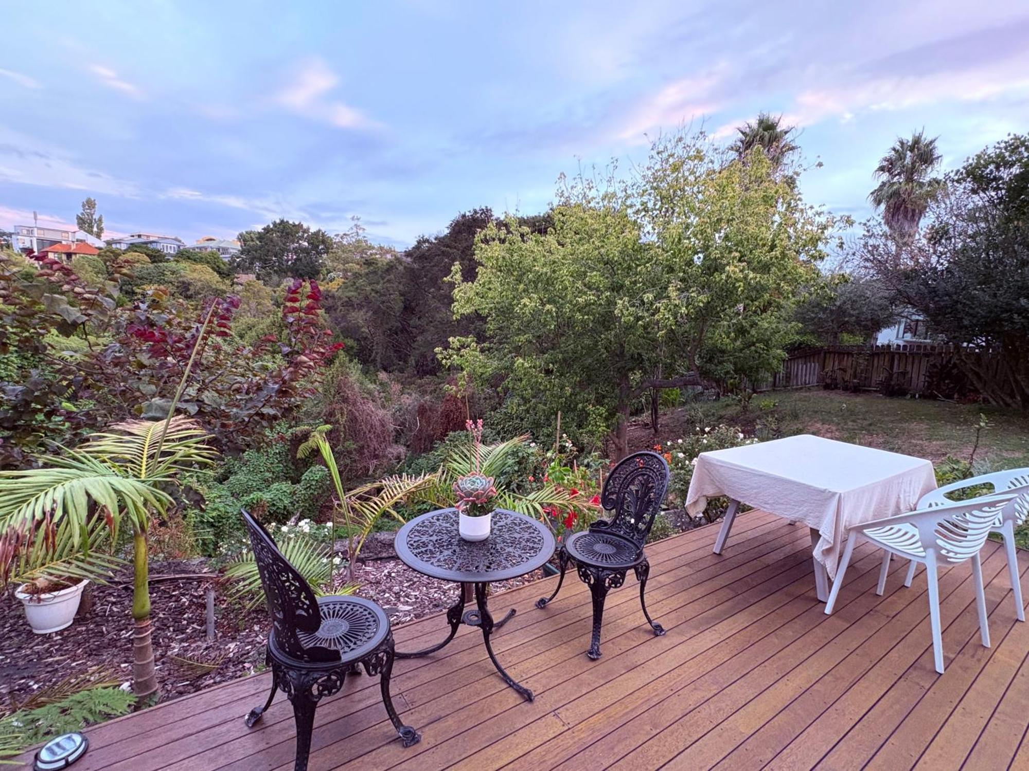 Spacious & Secluded Bush-view In Kohimarama Guest house