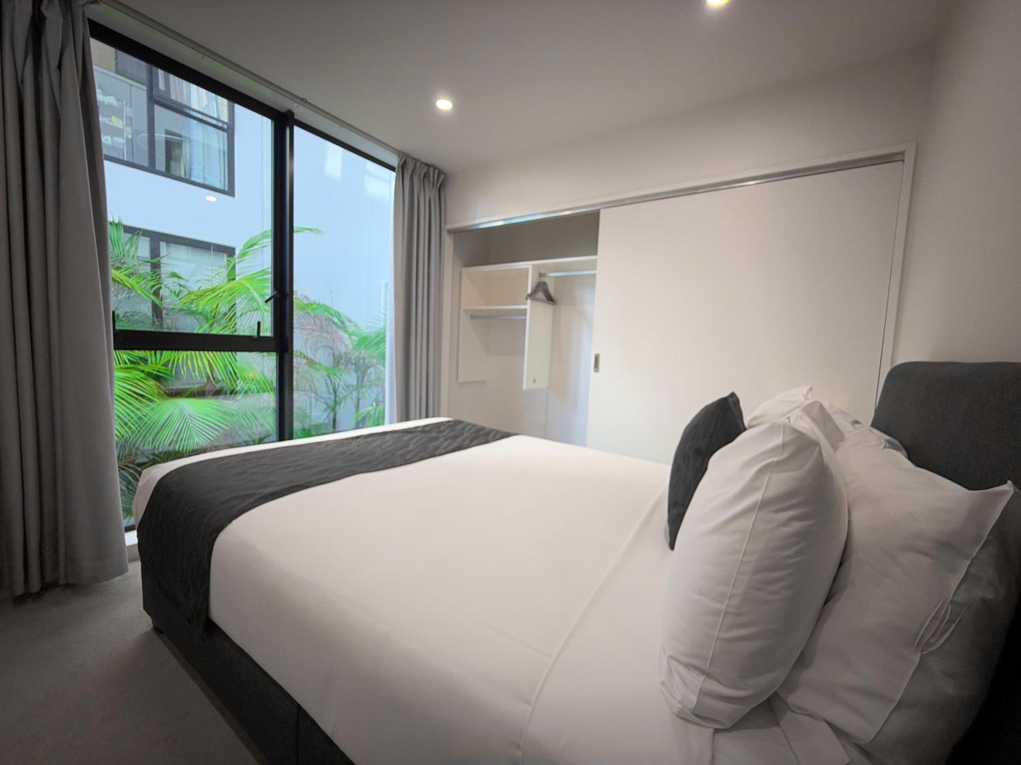 Apartment Epsom Retreat 2b With Balcony Free Parking