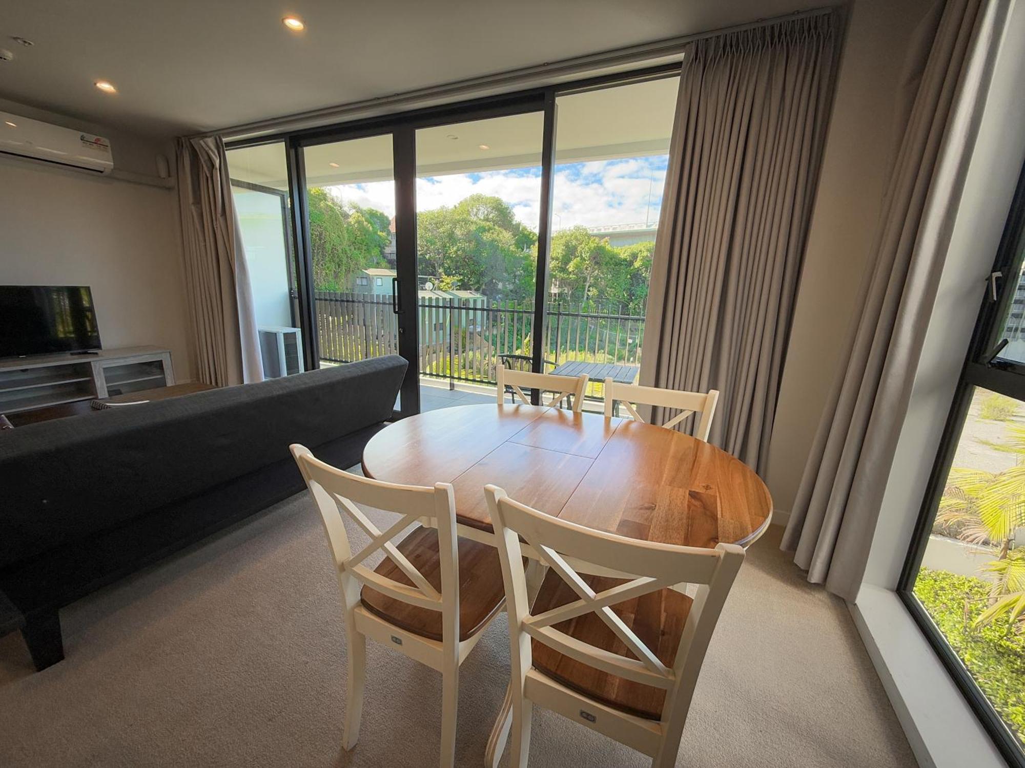 Epsom Retreat 2b With Balcony Free Parking *