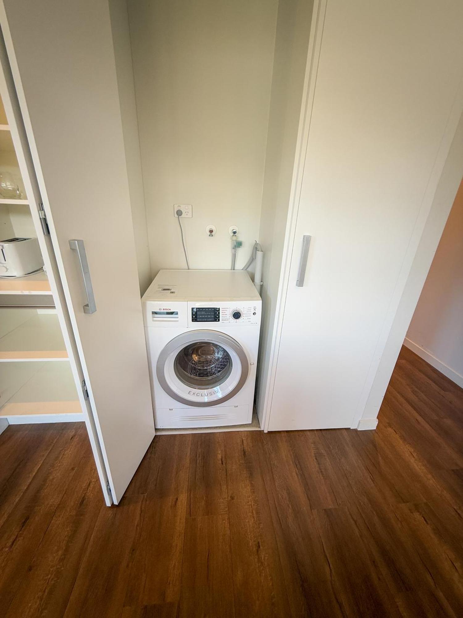 Epsom Retreat 2b With Balcony Free Parking Apartment