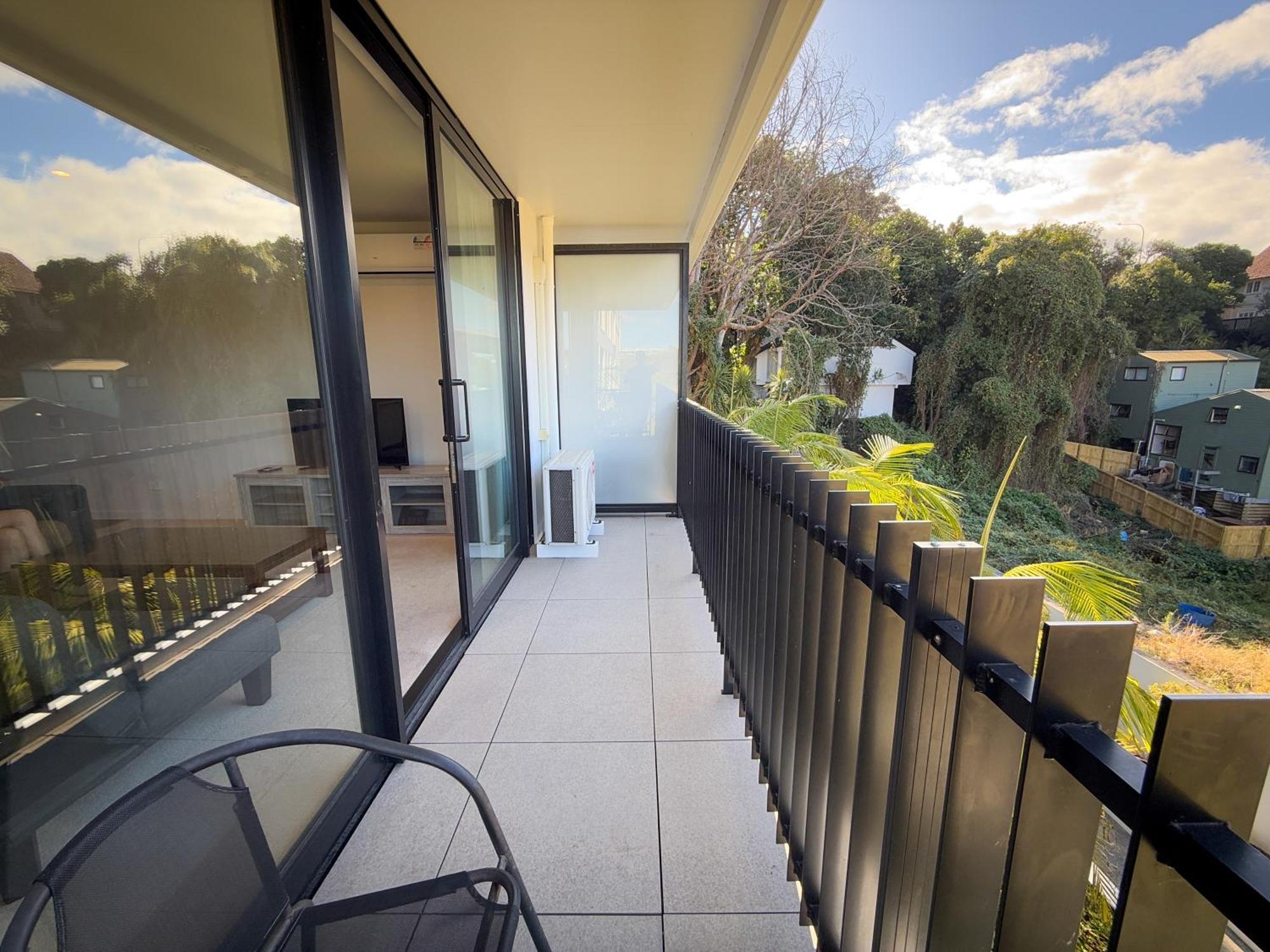 Epsom Retreat 2b With Balcony Free Parking