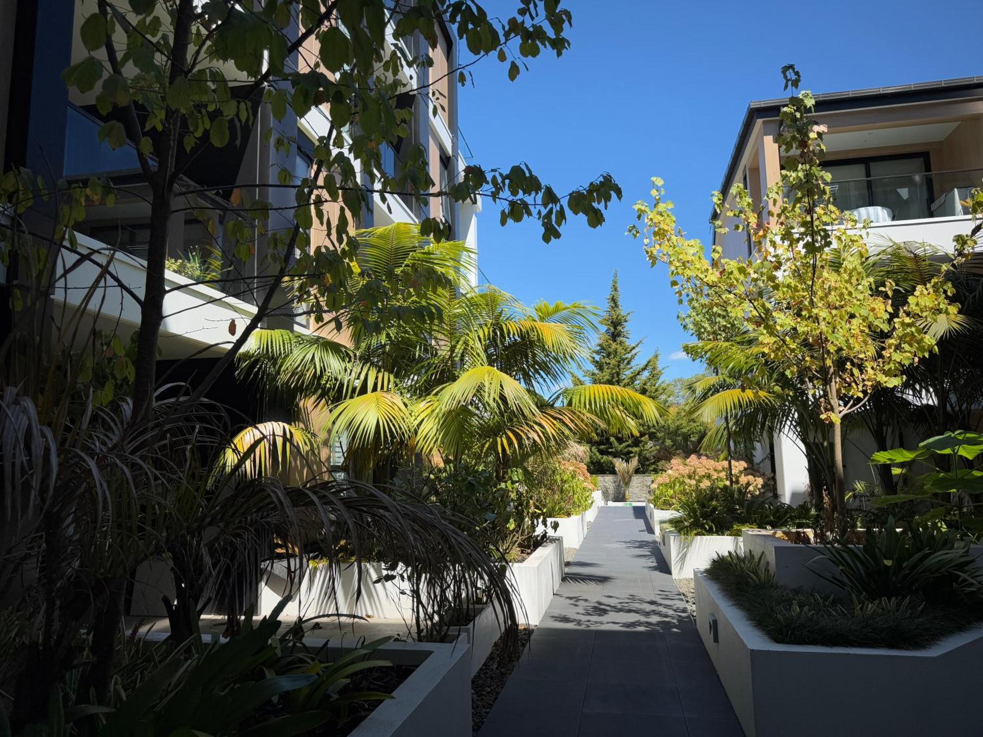Epsom Retreat 2b With Balcony Free Parking