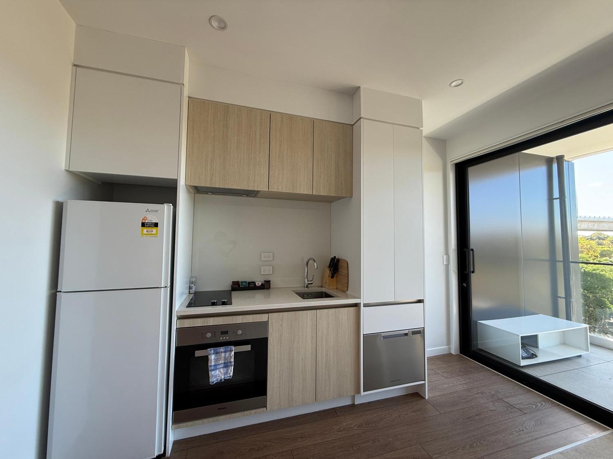 Epsom Retreat 2b With Balcony Free Parking *