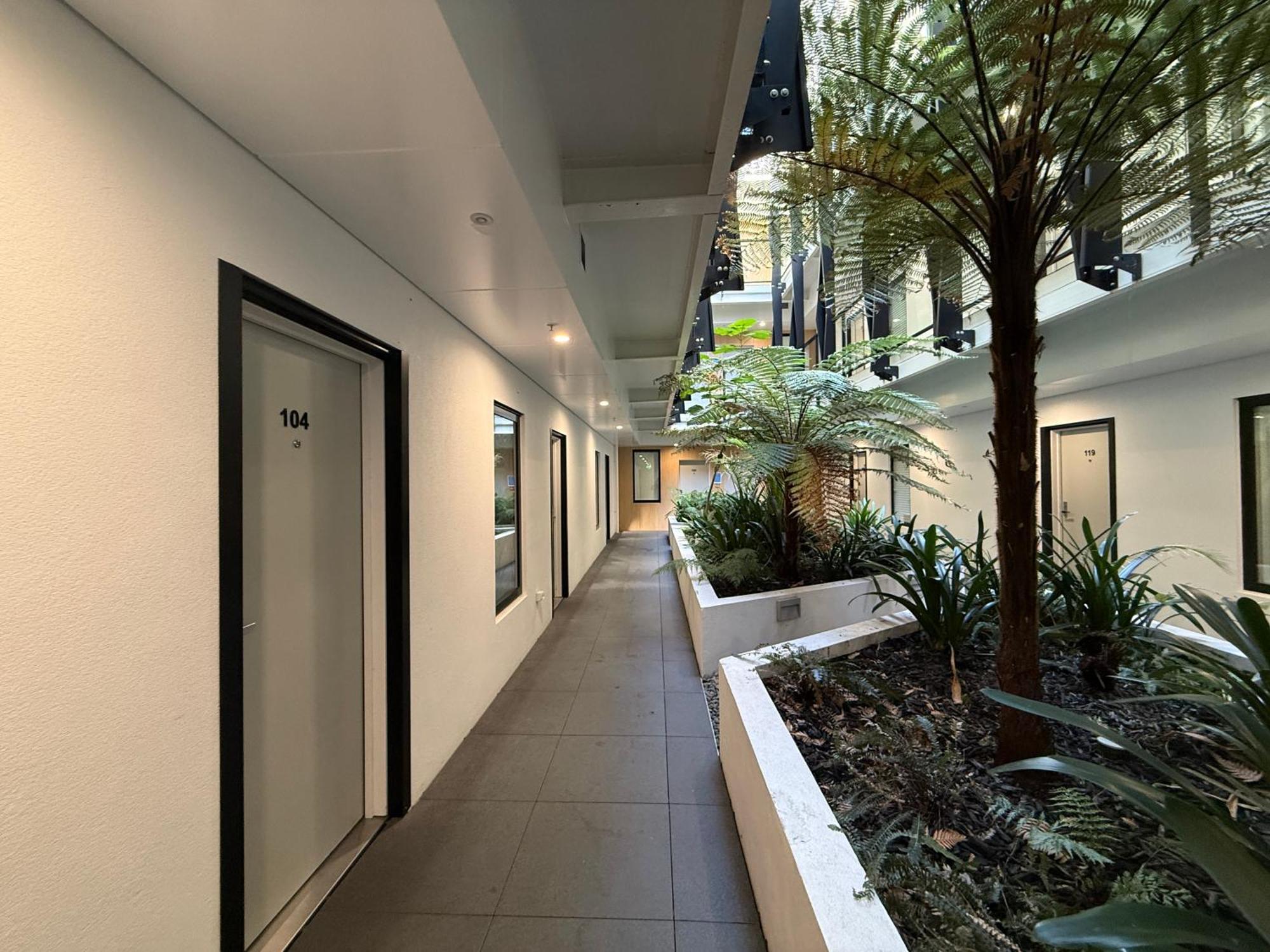 Epsom Retreat 2b With Balcony Free Parking *