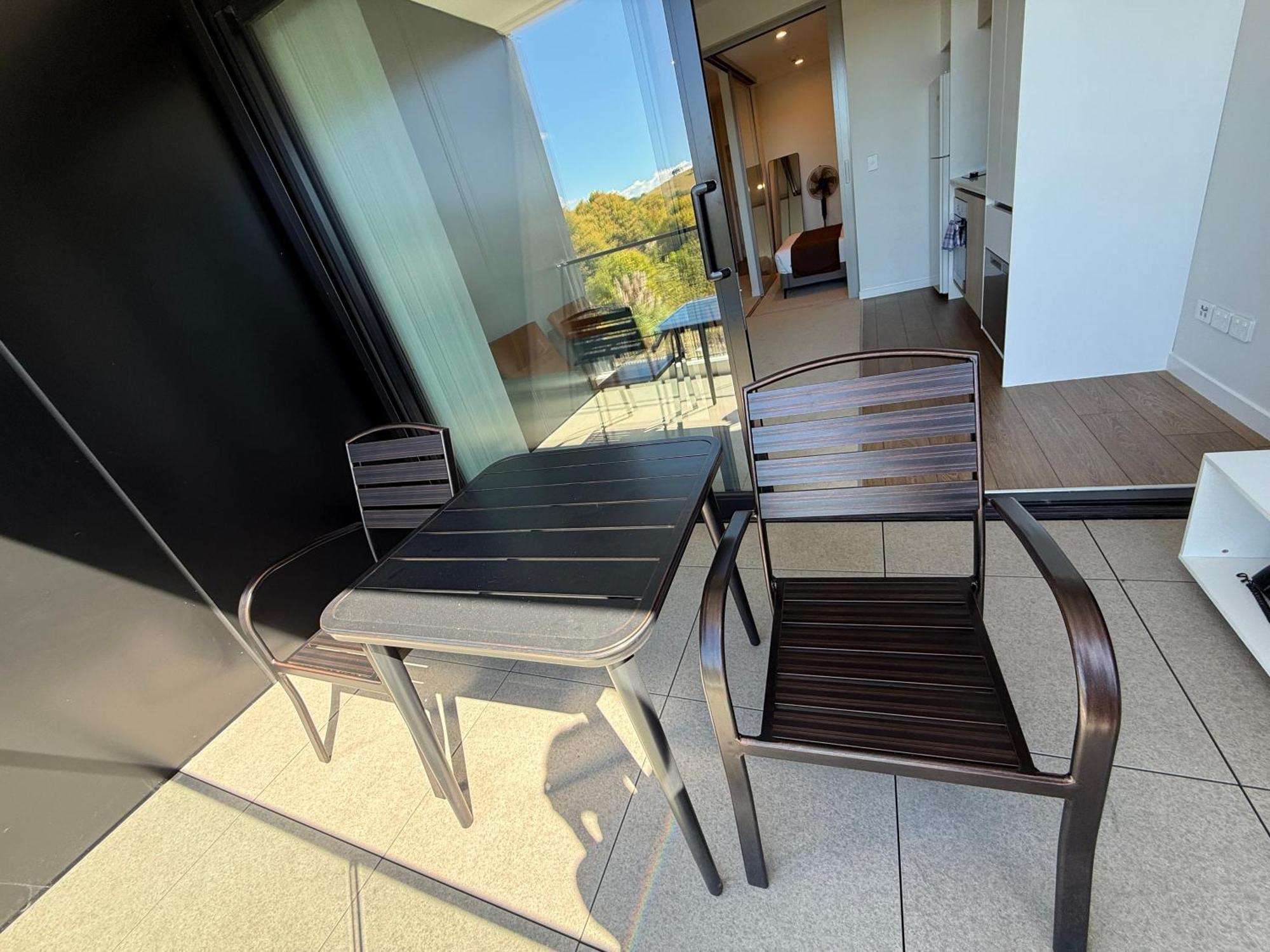 Epsom Retreat 2b With Balcony Free Parking Auckland