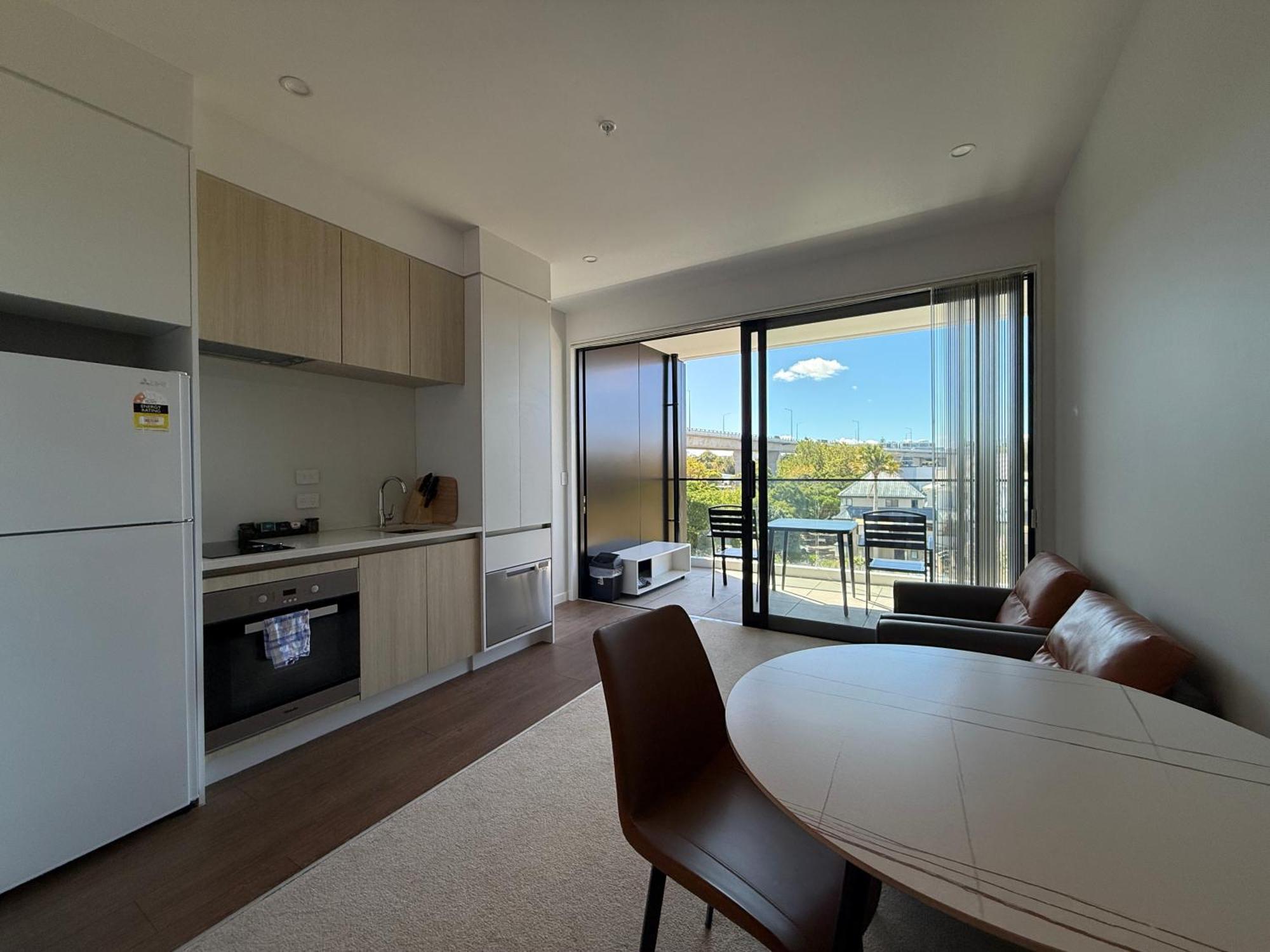 Epsom Retreat 2b With Balcony Free Parking Auckland