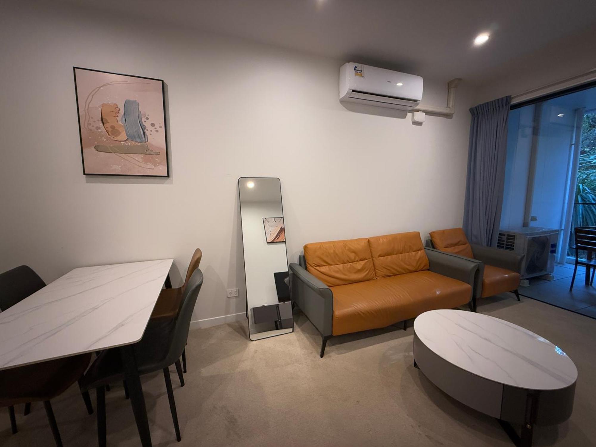 Epsom Retreat 2b With Balcony Free Parking Apartment