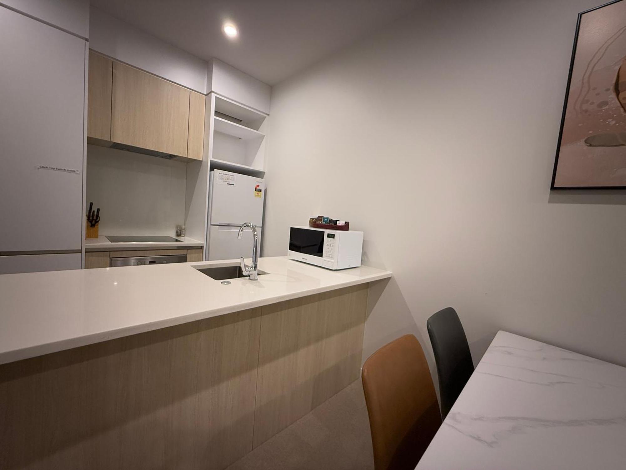 Epsom Retreat 2b With Balcony Free Parking *
