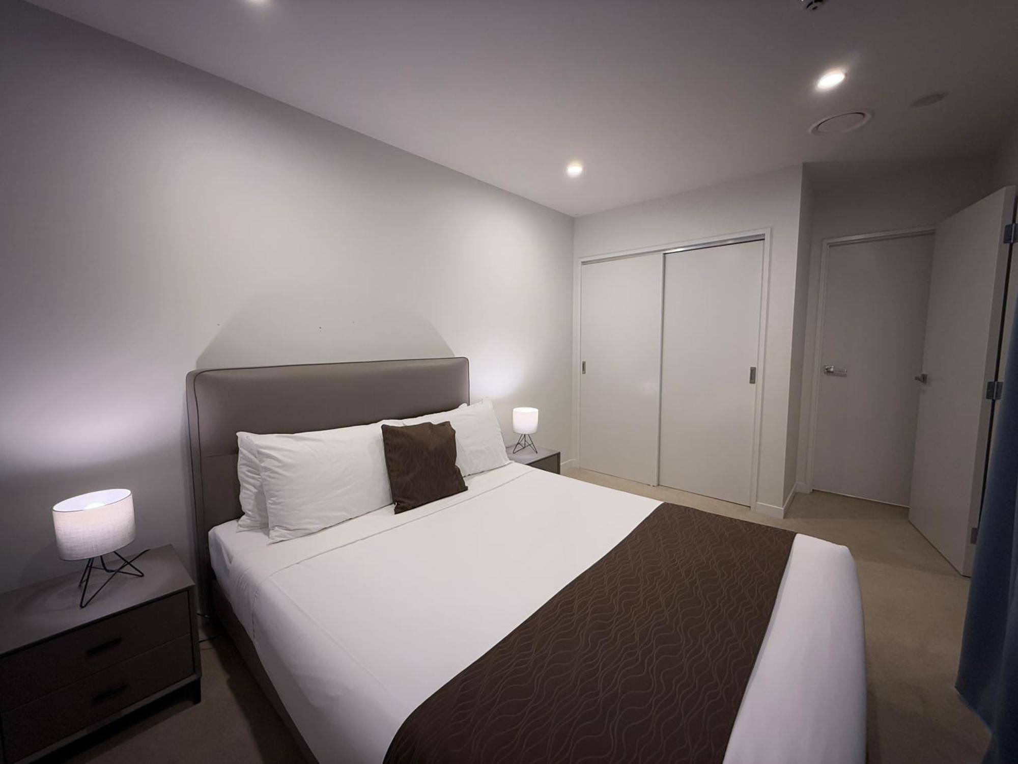 Apartment Epsom Retreat 2b With Balcony Free Parking *