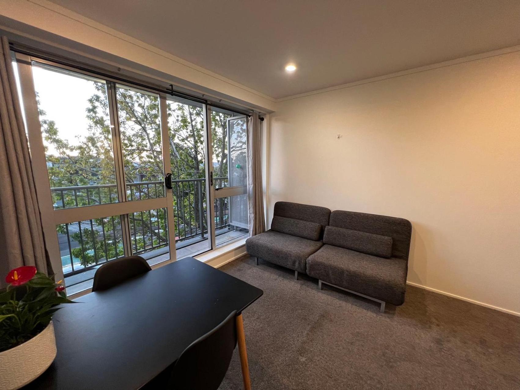 Aura C Two Bedrooms 1living Wifi Balcony Goodview Easy Parking *