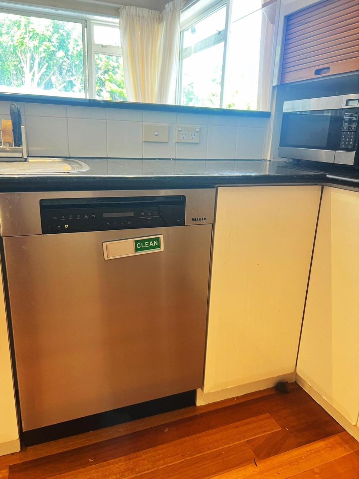 Cosy En-suite With Private Restroom- Ac & Free Parking Homestay Auckland