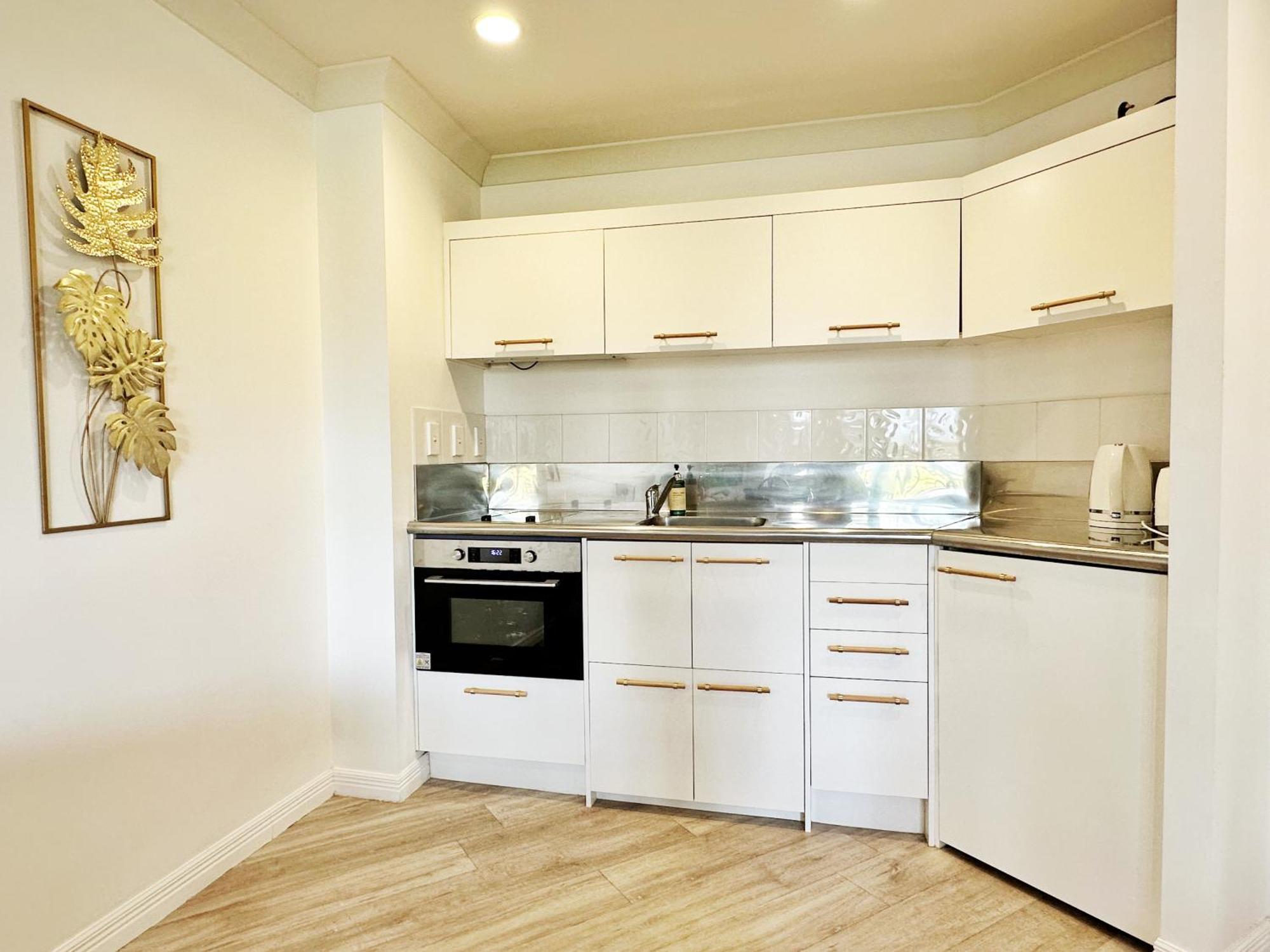 Spacious Park Views With Spa, Pool, Gym, Netflix *