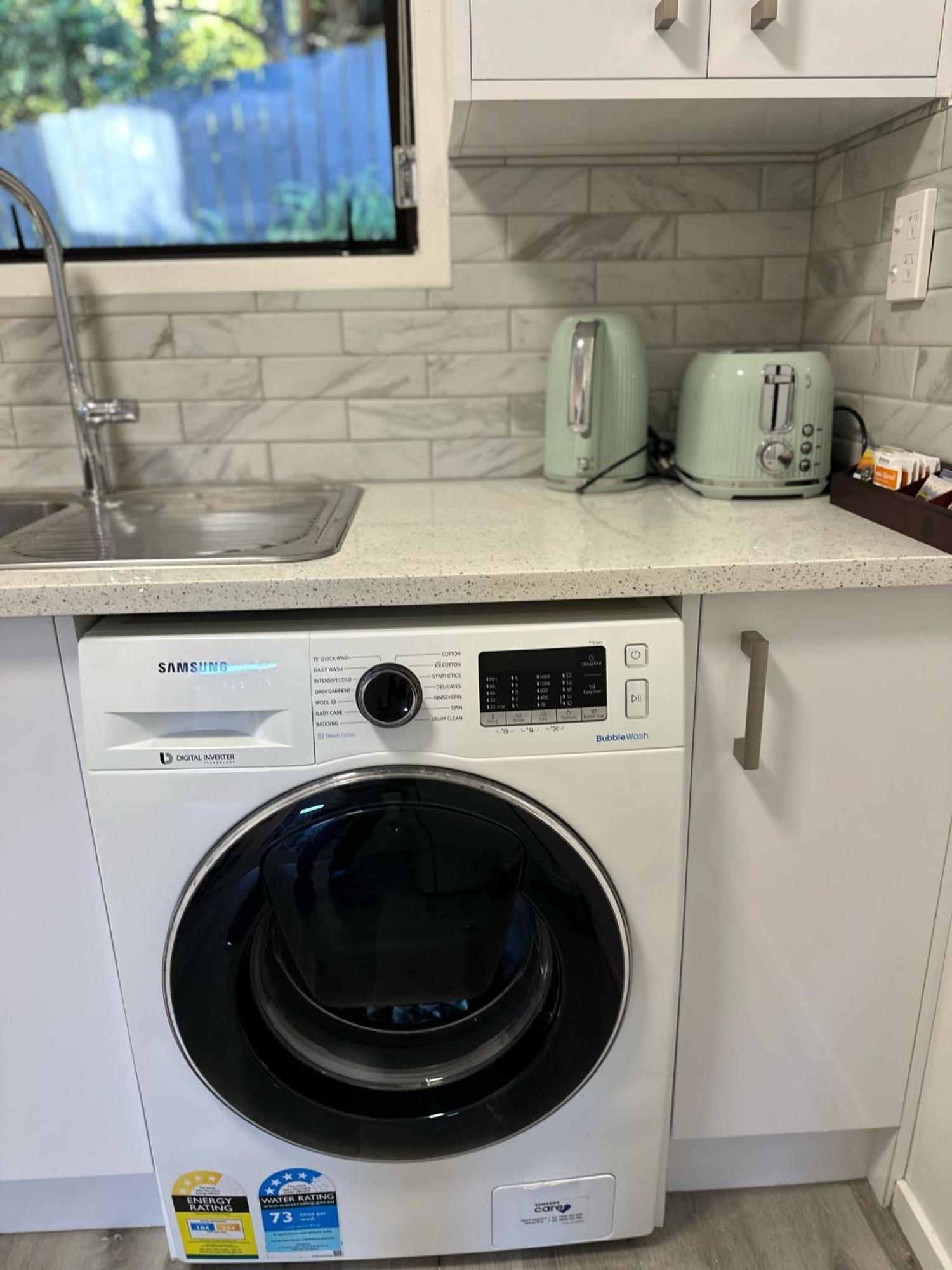 Apartment Waterfront Unit Near Airport Auckland