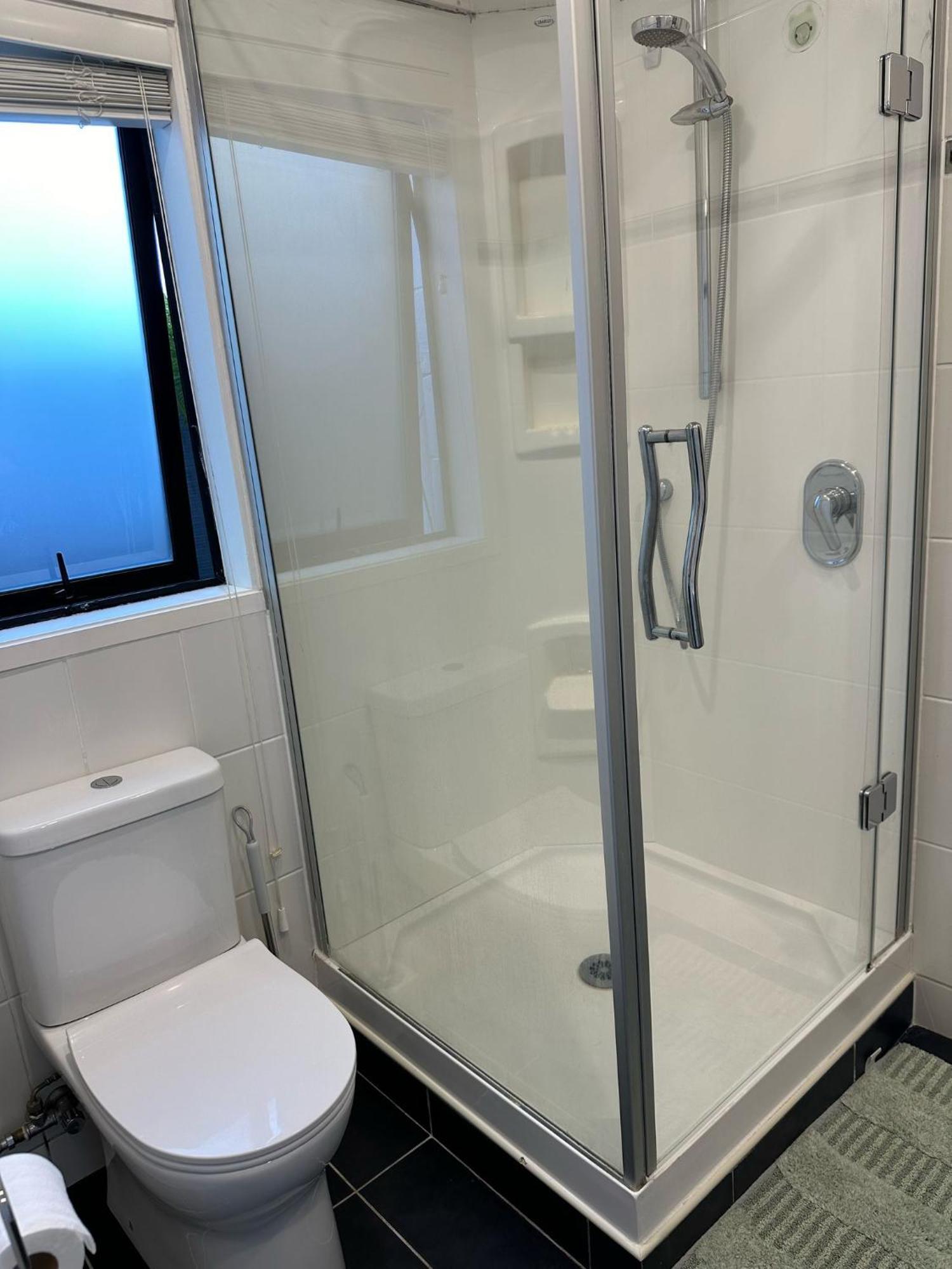 Waterfront Unit Near Airport Apartment *