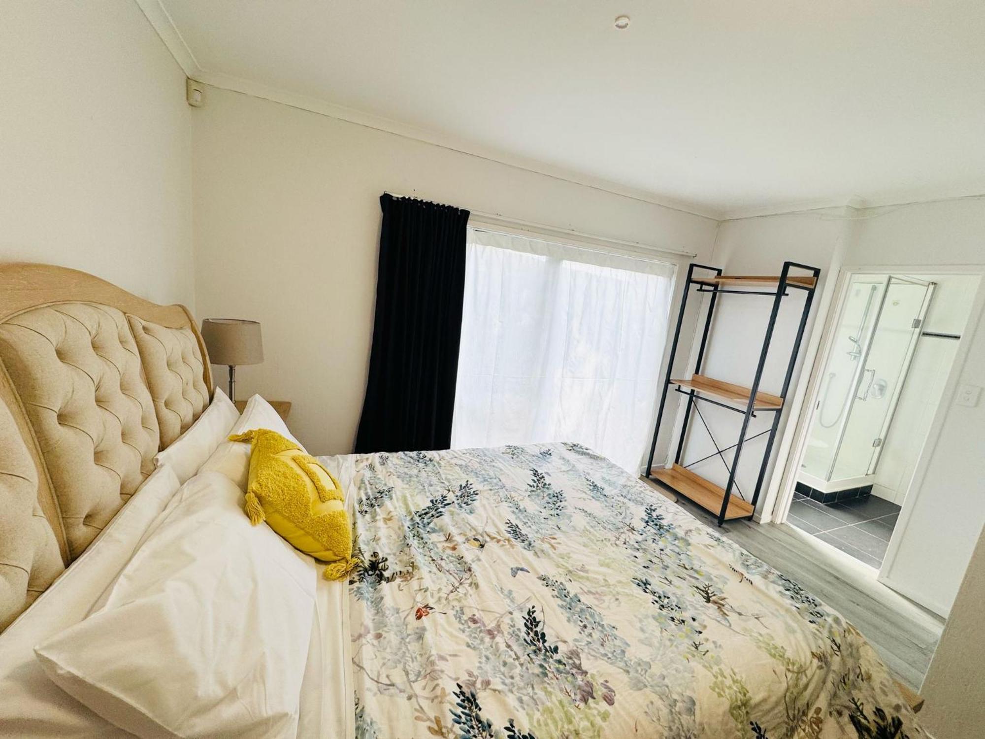 Waterfront Unit Near Airport Apartment *