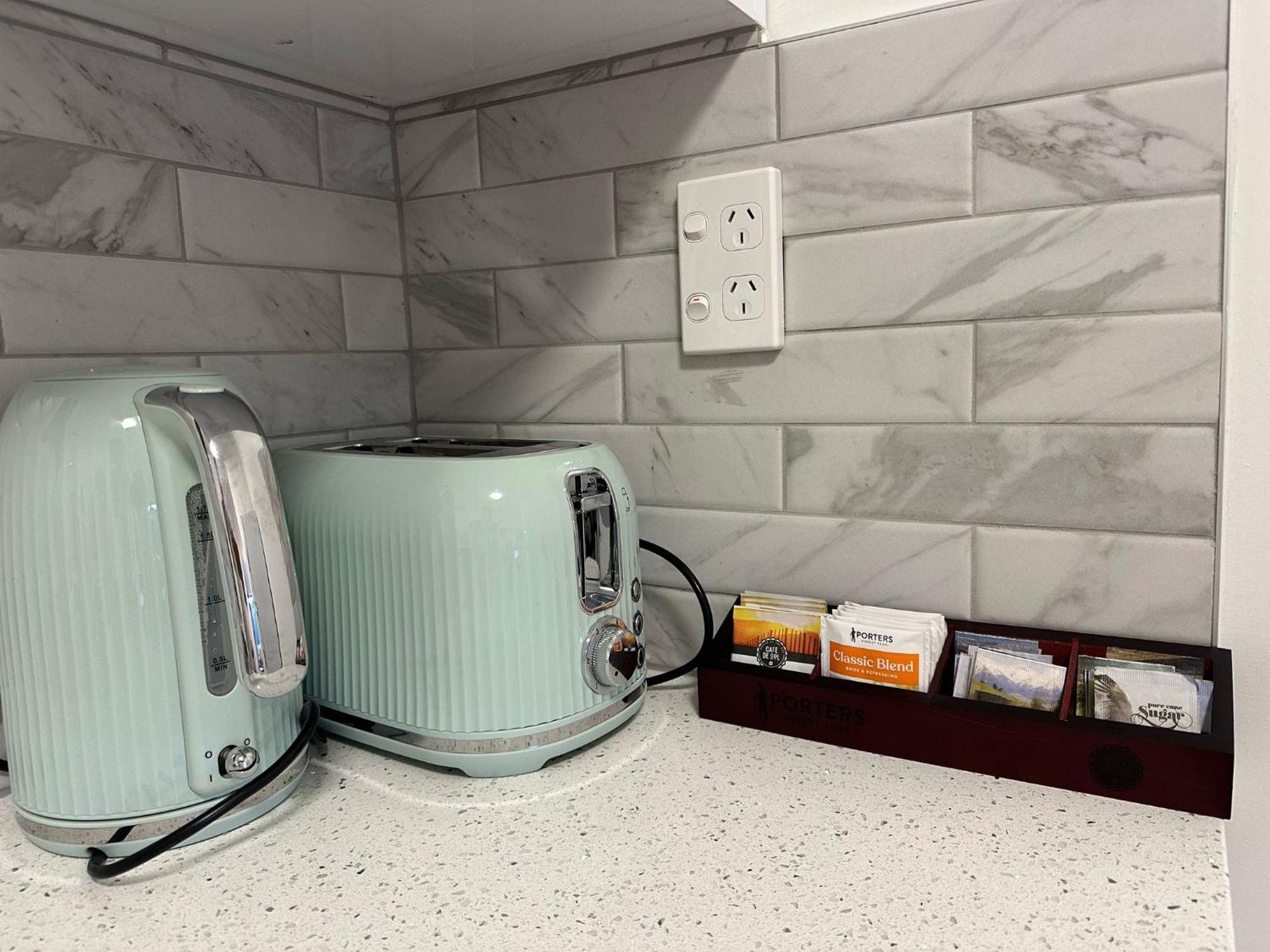 Waterfront Unit Near Airport Apartment