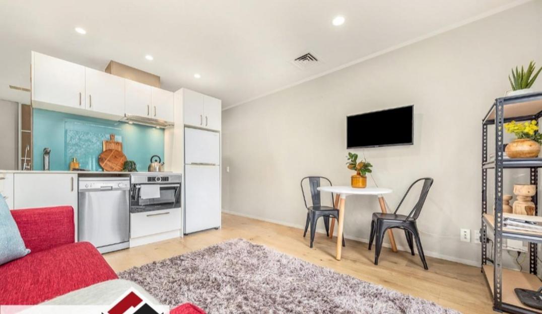 Super Place In Superb Location! Free Parking! Apartment