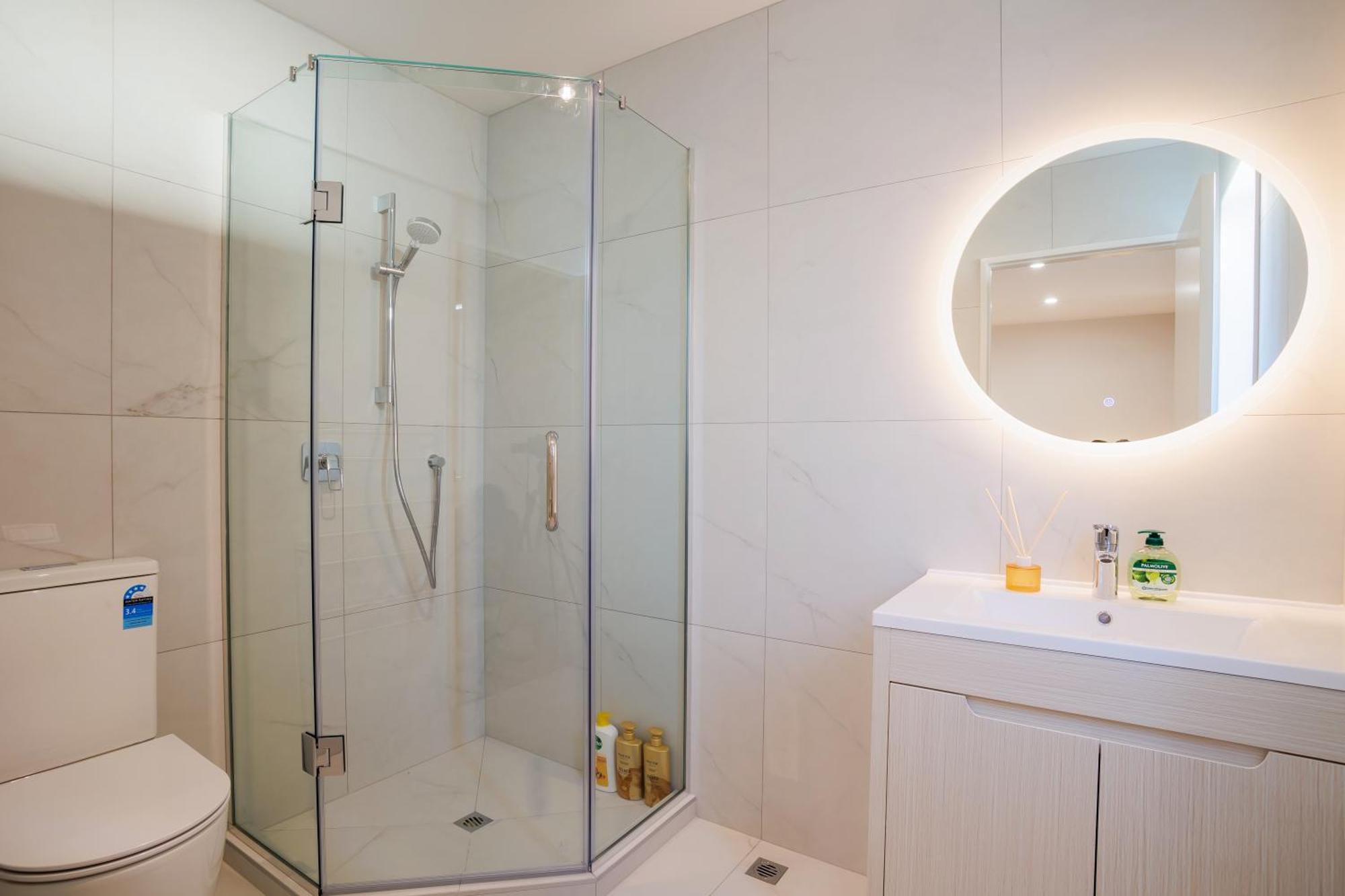 Zen Style 3 Bedrooms Near School, Shop And Eateries *