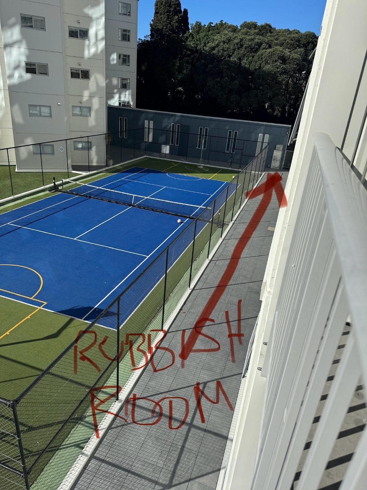 Stunning 3 Bd - 2 Bth - Pool & Carpark Auckland