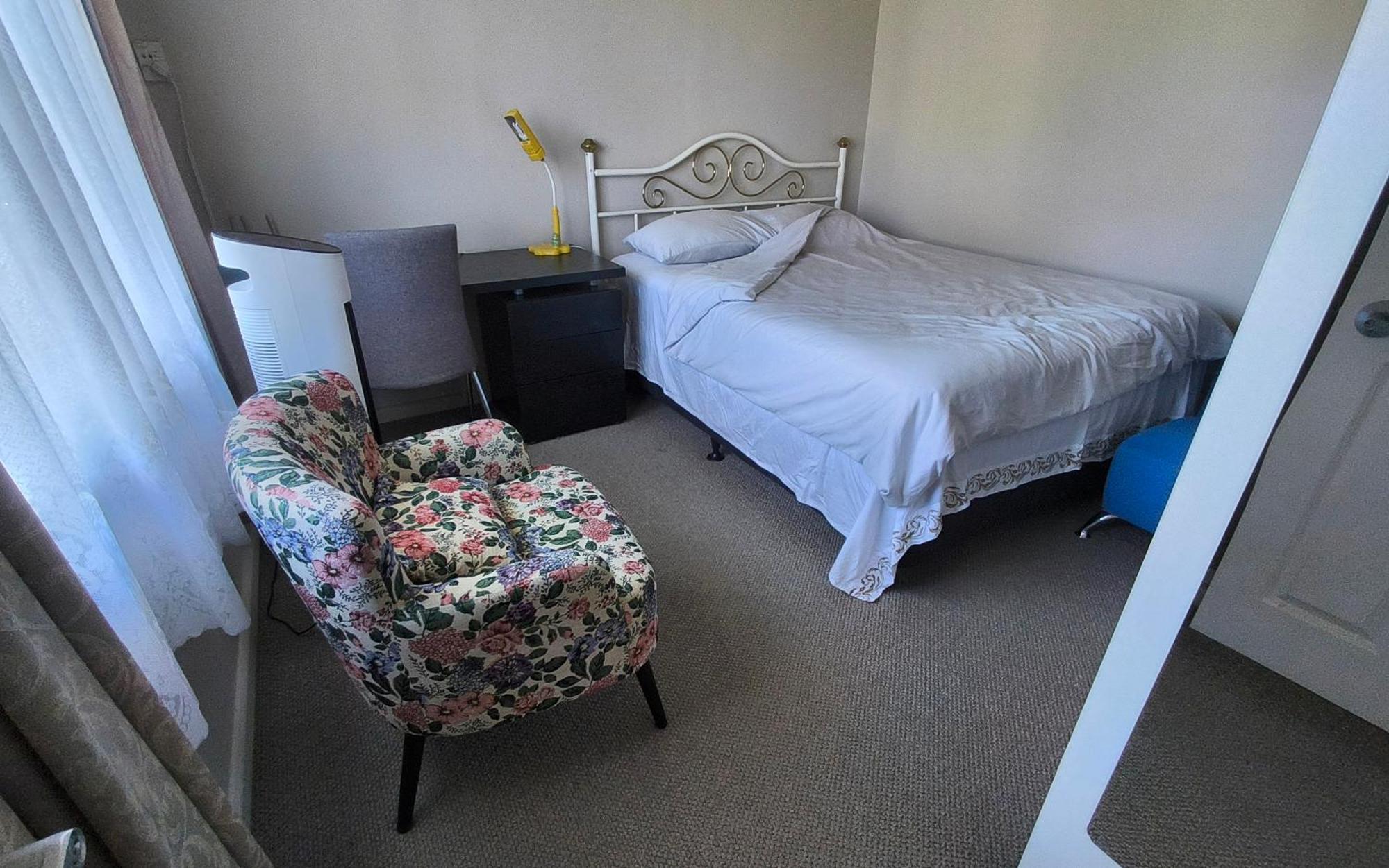 Small Private Self-contained Unit * Auckland