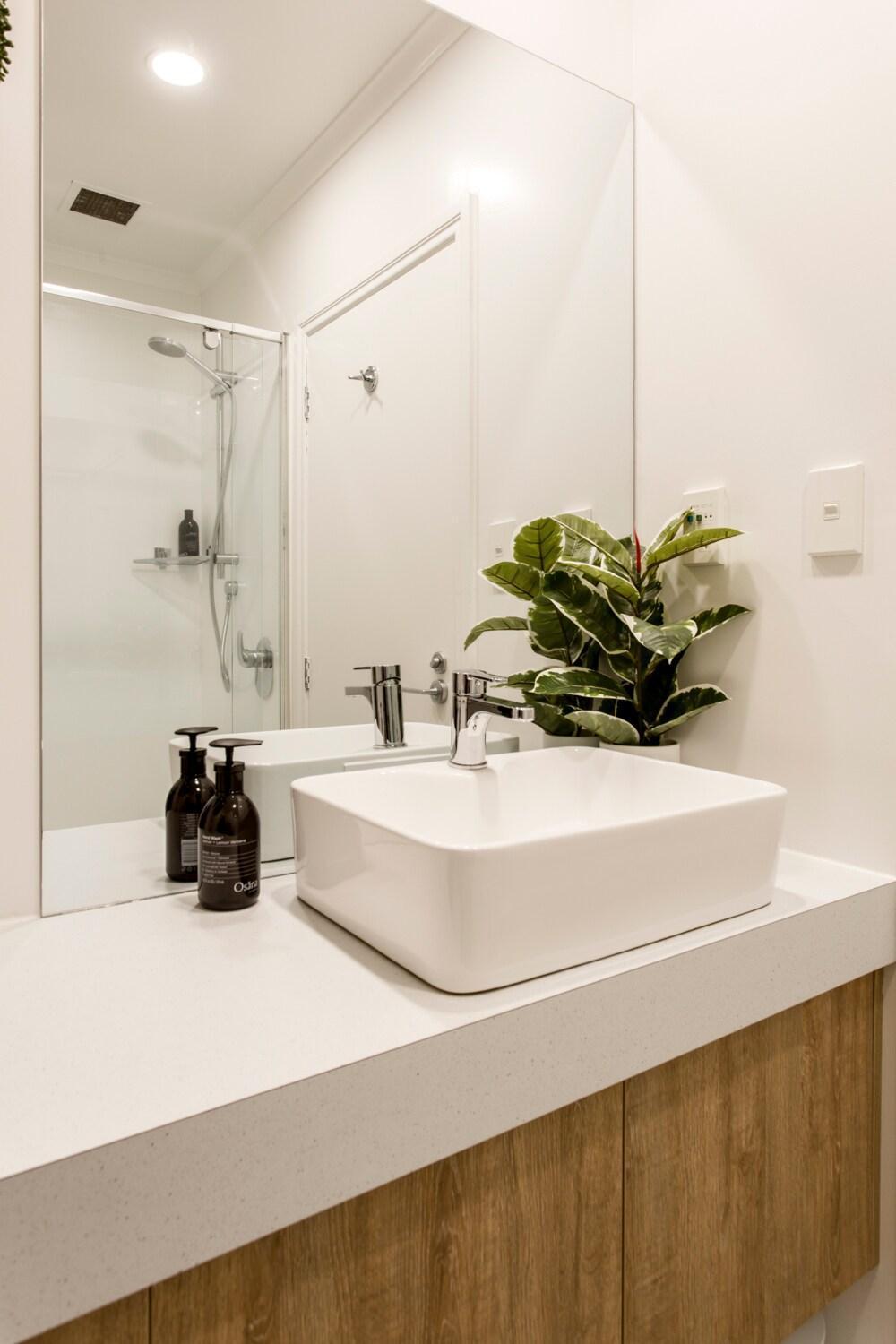 Modern 1br W Pool & Gym Apartment Auckland