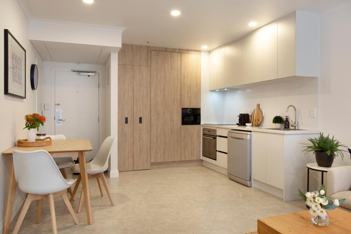 Modern 1br W Pool & Gym Apartment *