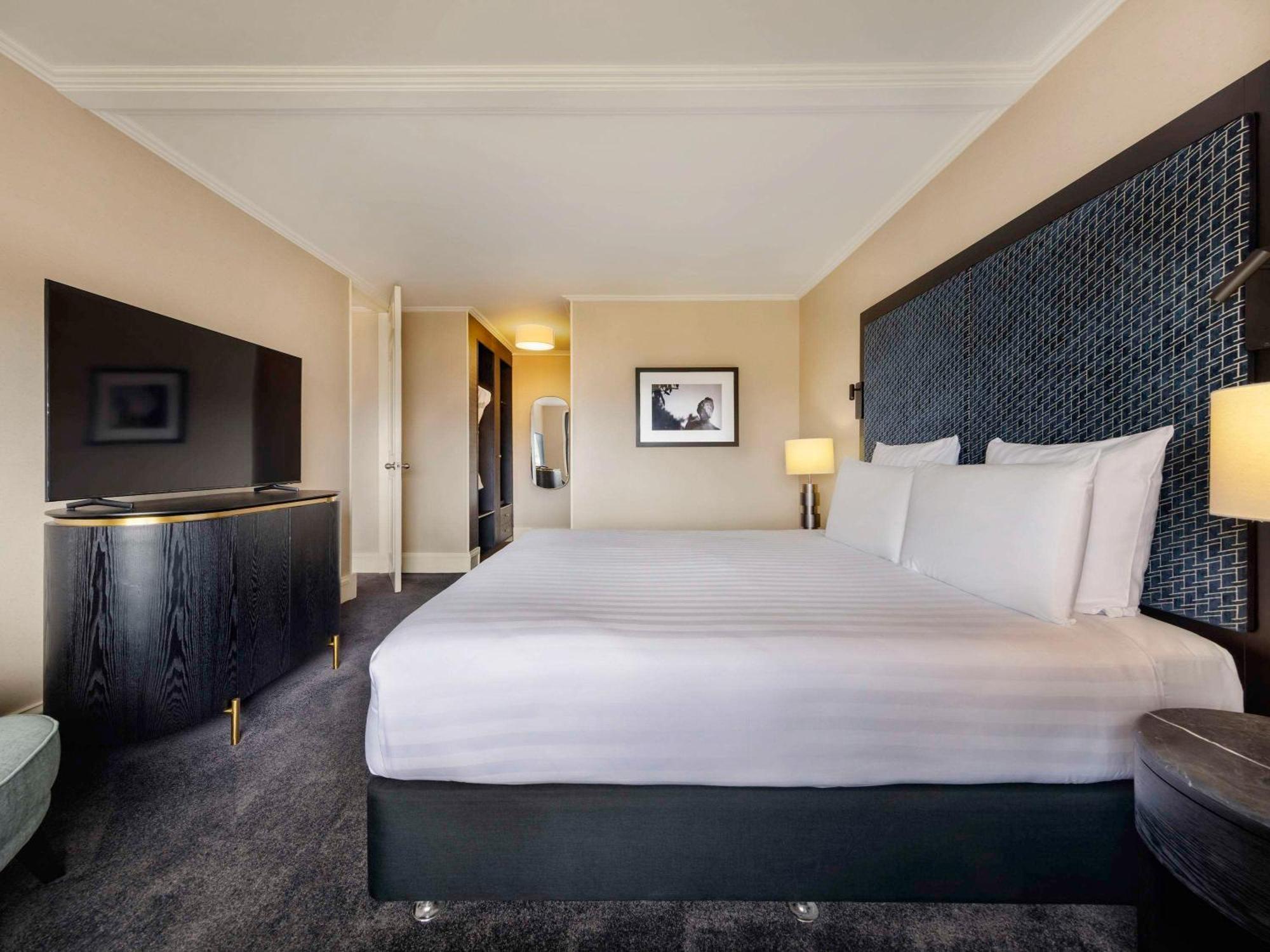 Pullman & Hotel 5*