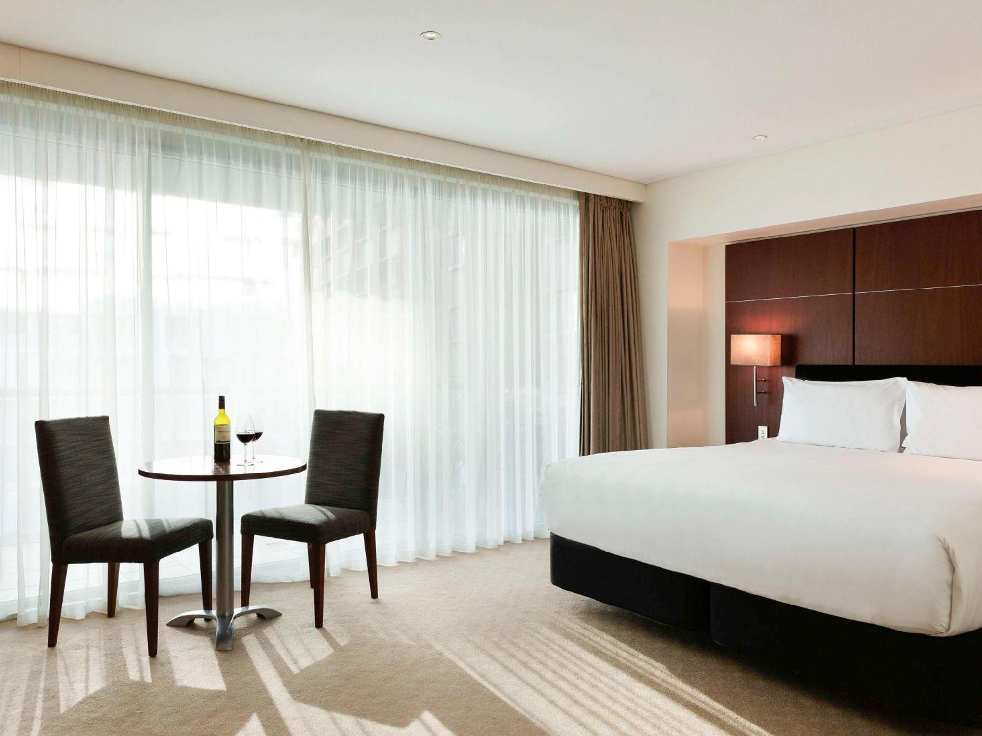 Pullman & Auckland