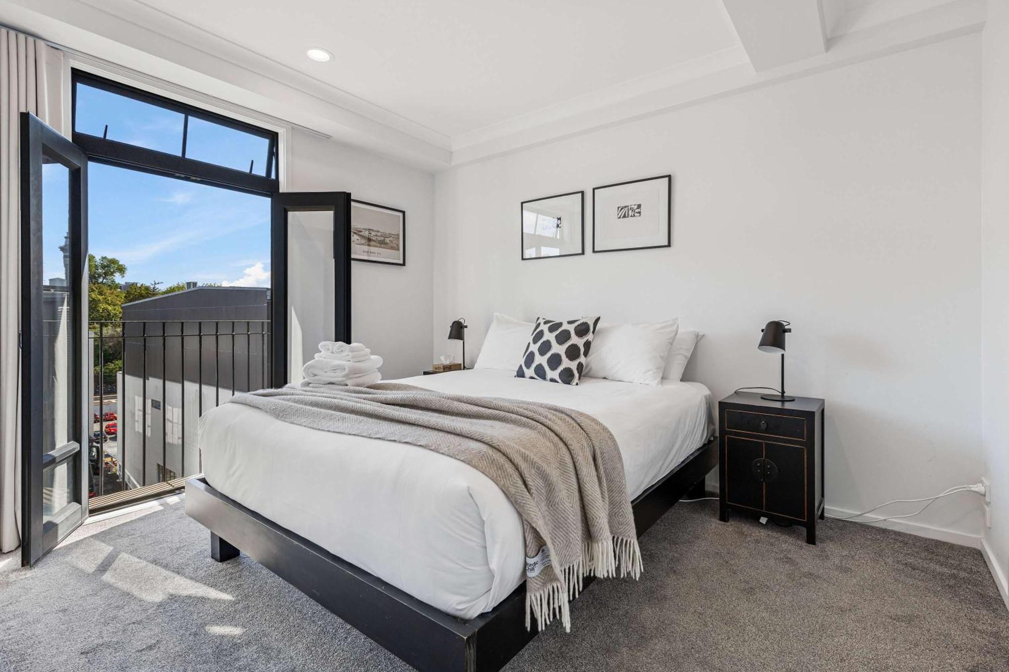 Immaculate City-fringe Apartment *